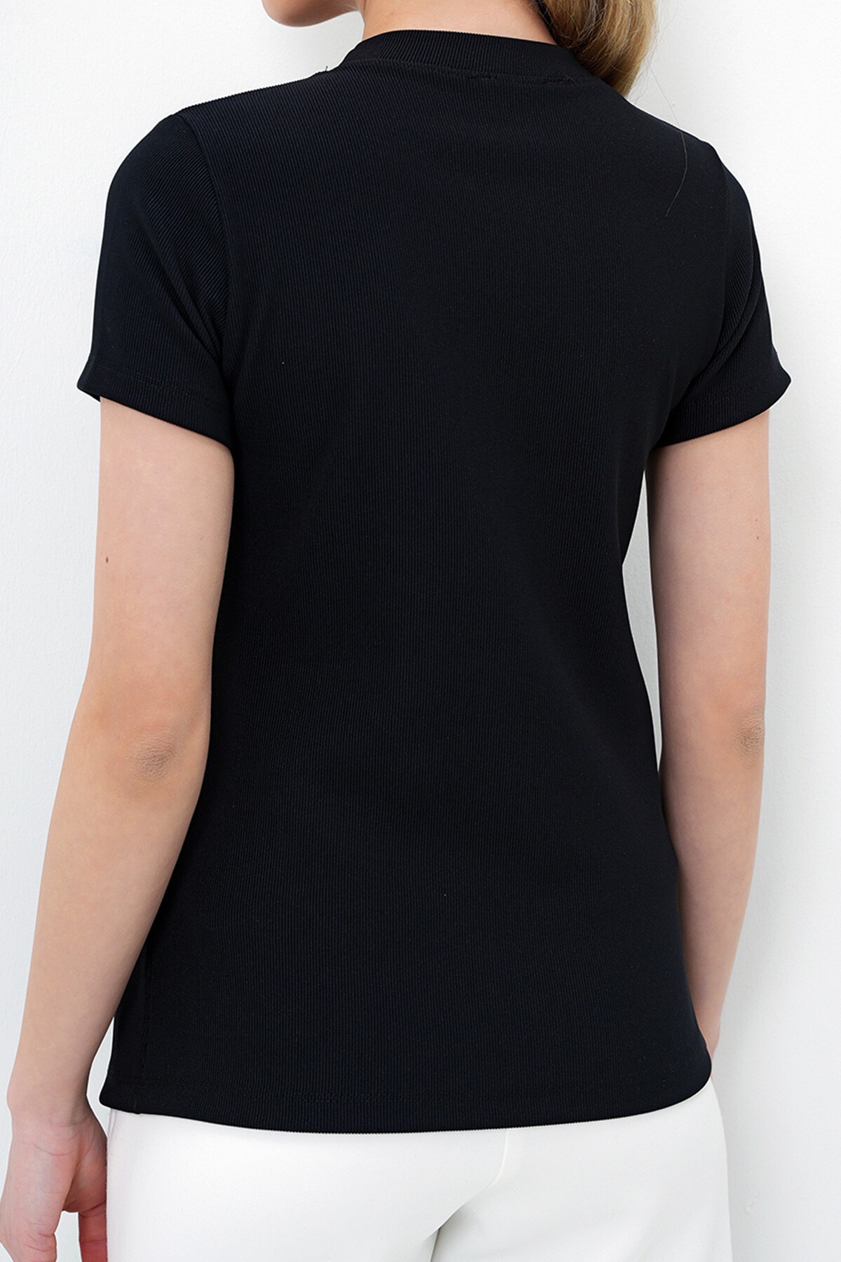 Siyah Bisiklet Yaka Gold Düğme Detaylı Yırtmaçlı Ottoban Bluz