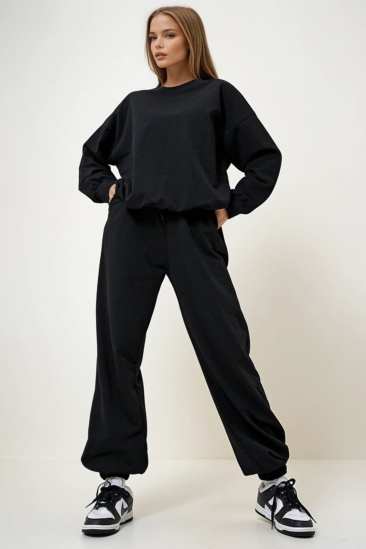 Siyah Bisiklet Yaka Mevsimlik İki İplik Eşofman Takım