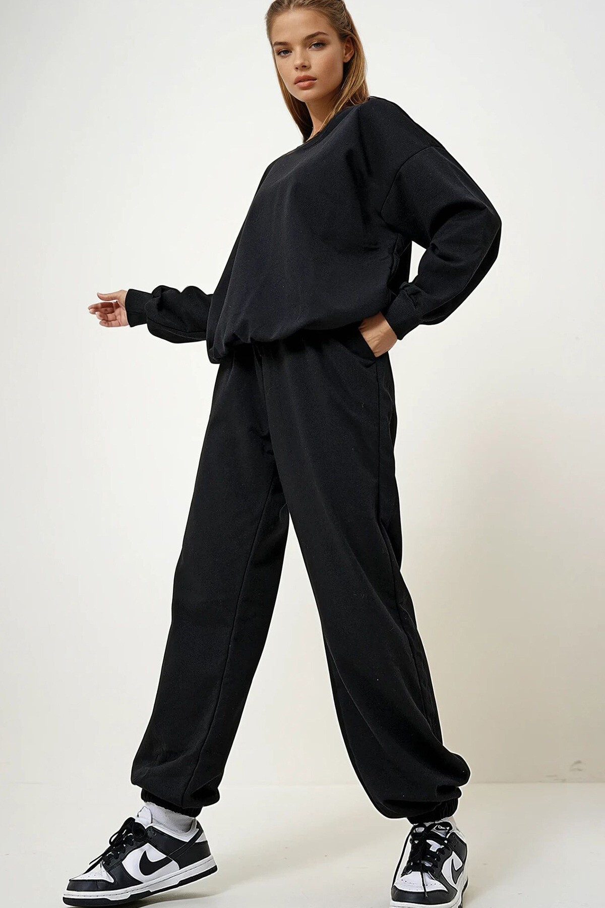 Siyah Bisiklet Yaka Mevsimlik İki İplik Eşofman Takım