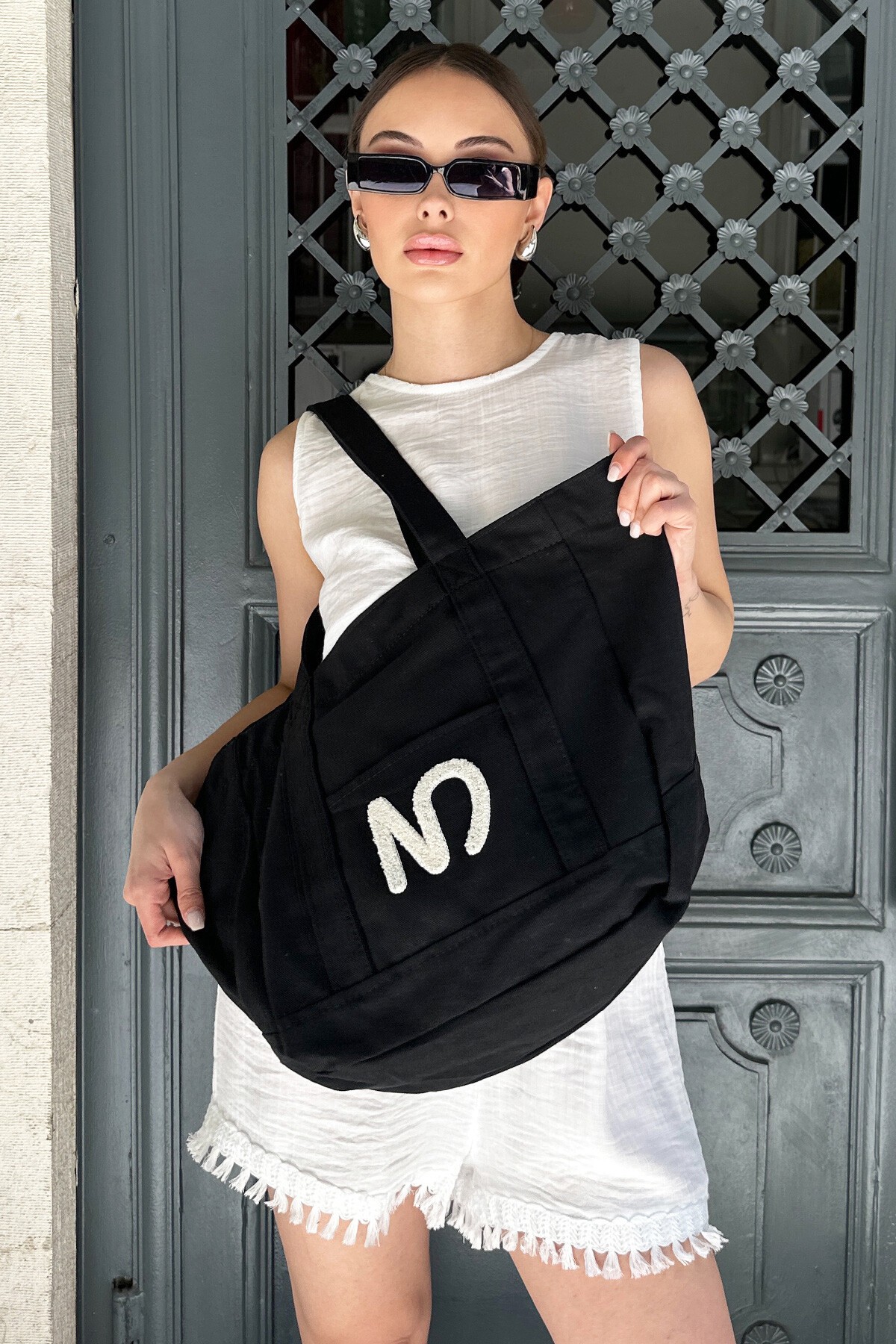 Siyah Cep Detaylı Bez Çanta