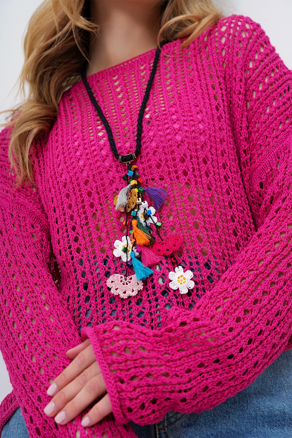 Siyah Çiçek Motifli İğne Oyalı Bohem Kolye