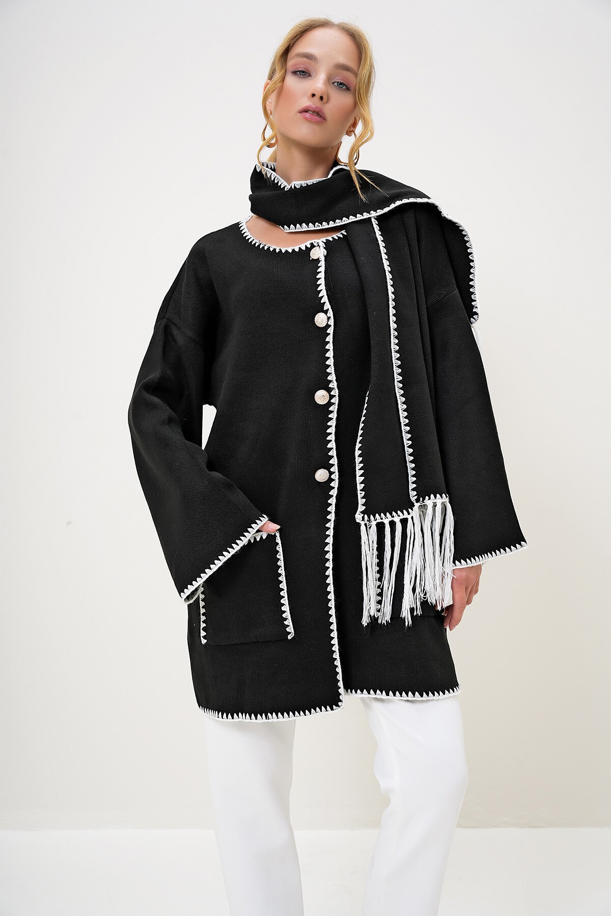 Siyah Çift Cepli Çoban Dikiş Detaylı Oversize Hırka Ve Atkı Takım