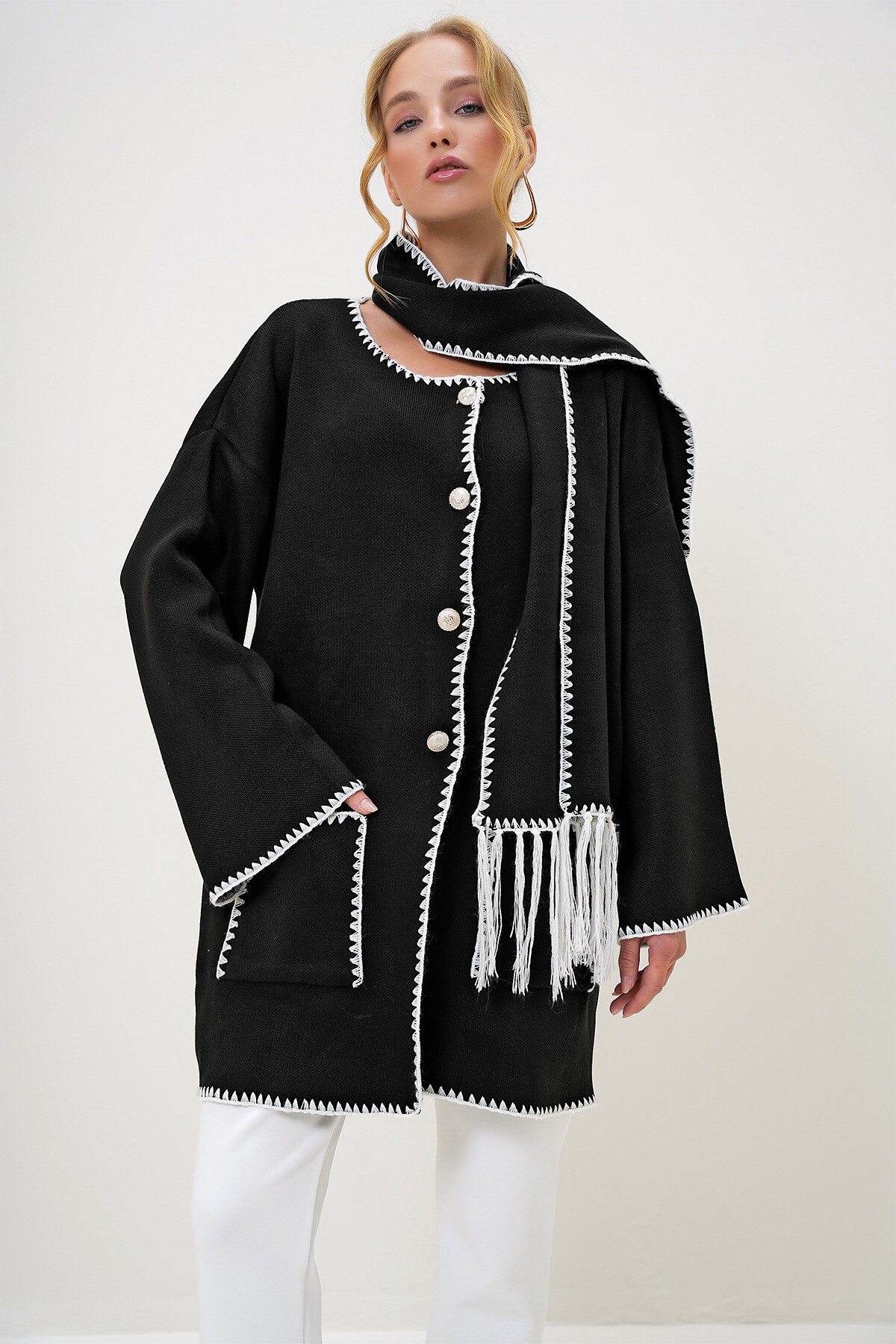 Siyah Çift Cepli Çoban Dikiş Detaylı Oversize Hırka Ve Atkı Takım