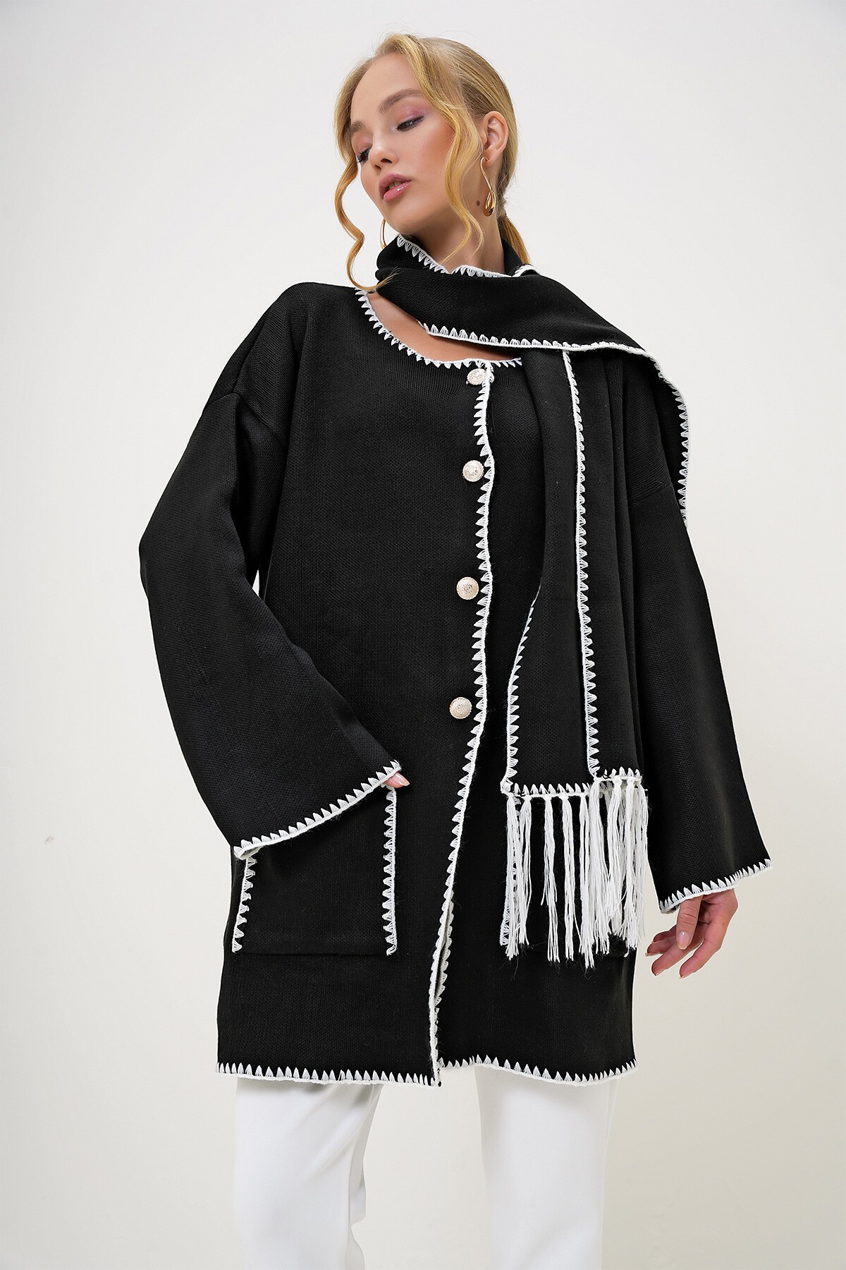 Siyah Çift Cepli Çoban Dikiş Detaylı Oversize Hırka Ve Atkı Takım