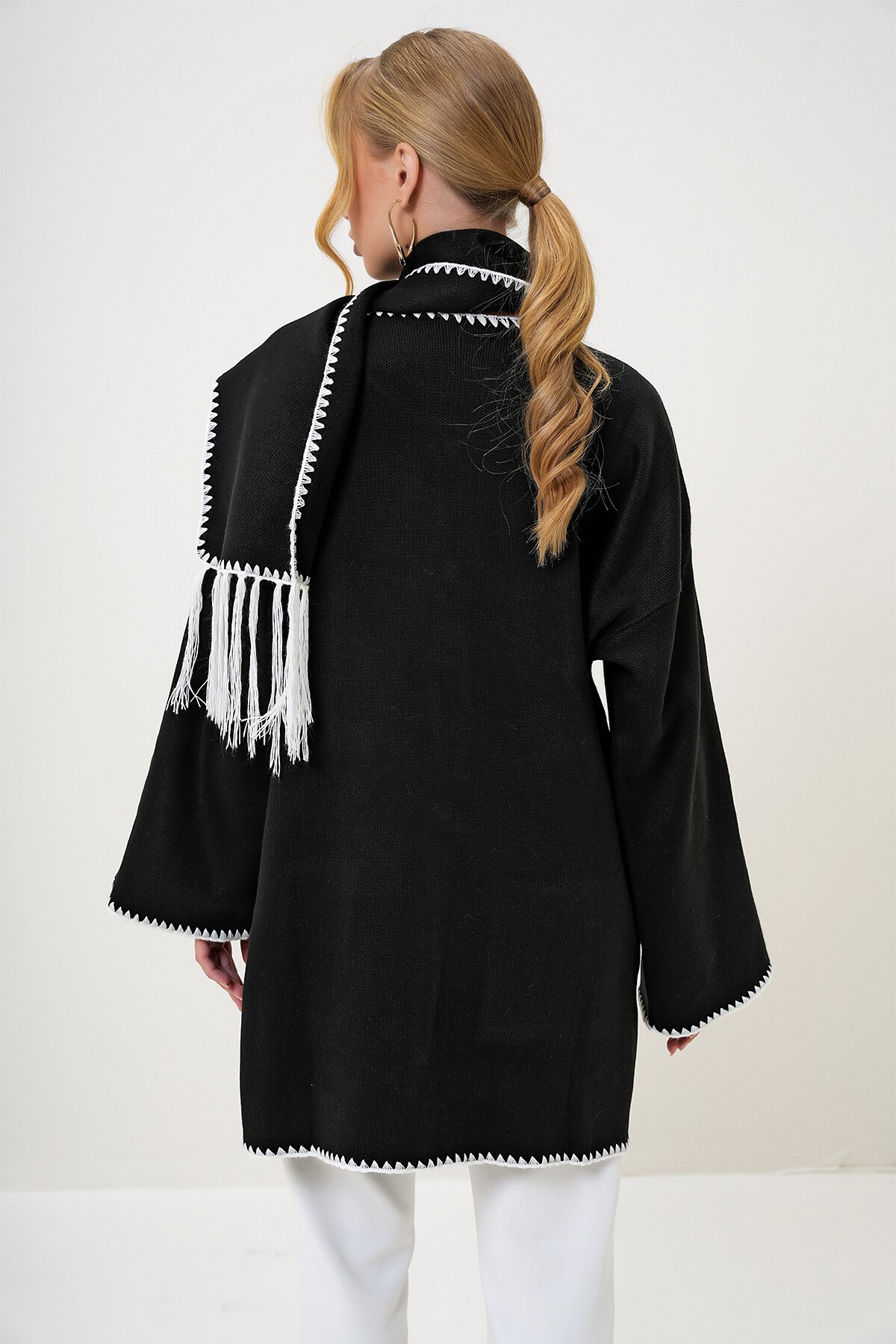 Siyah Çift Cepli Çoban Dikiş Detaylı Oversize Hırka Ve Atkı Takım