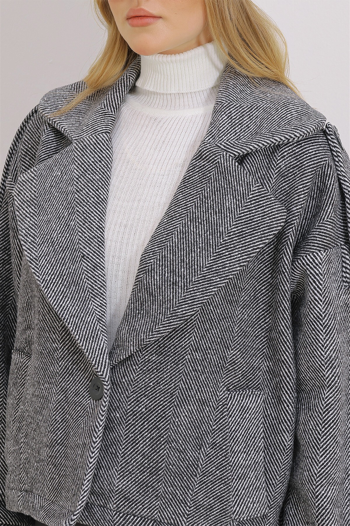 Siyah Çift Cepli Crop Kaşe Mont