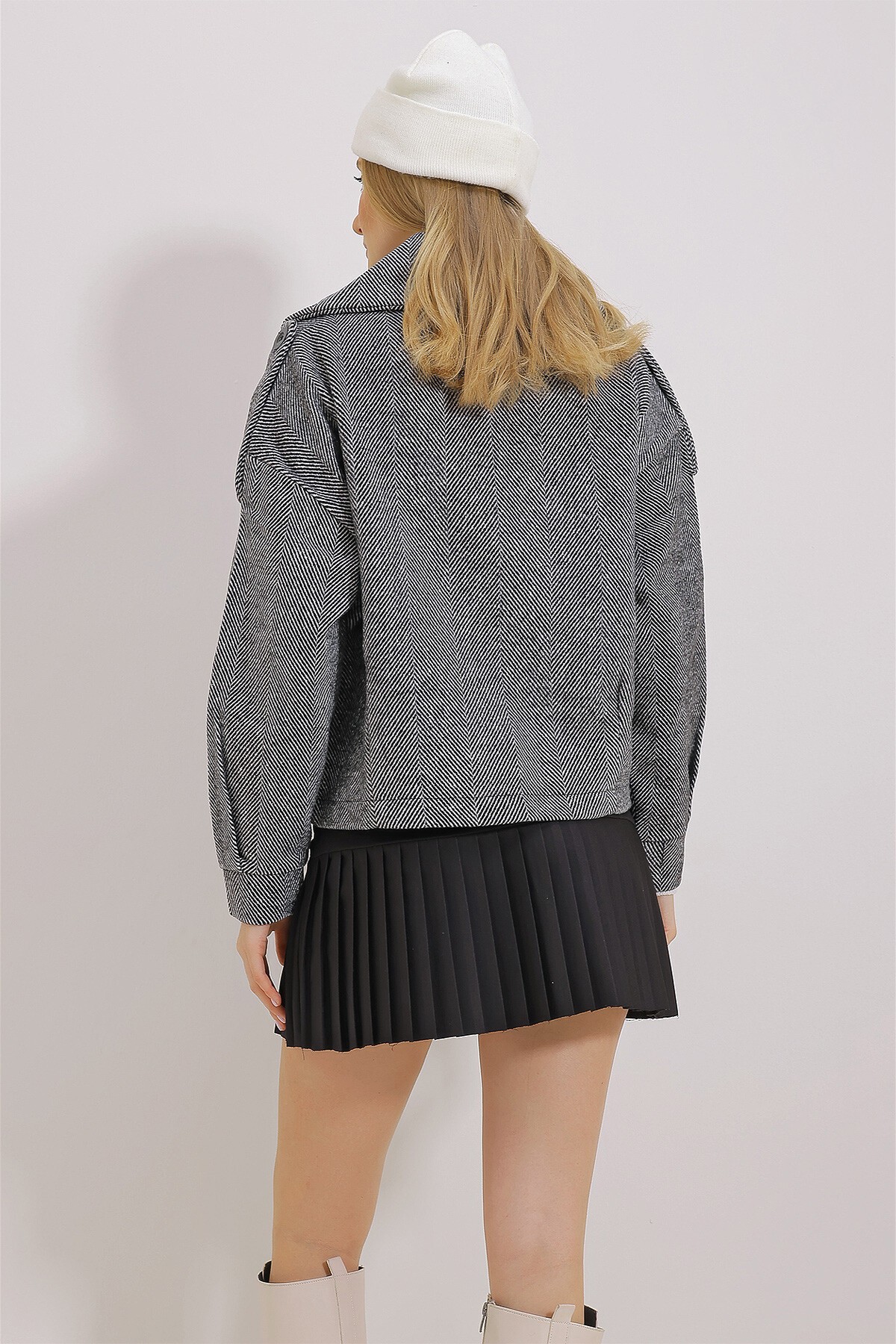 Siyah Çift Cepli Crop Kaşe Mont