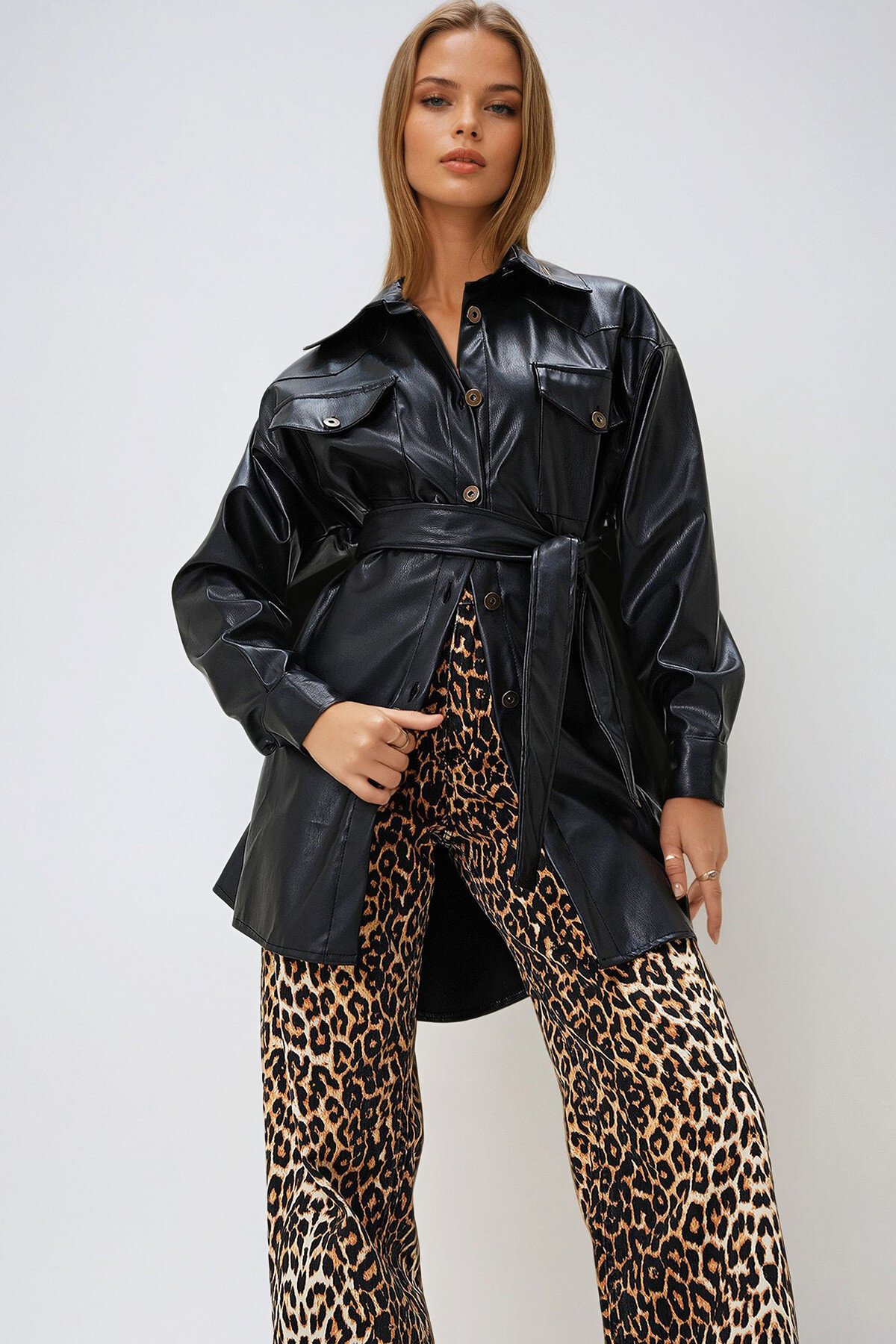 Siyah Çift Cepli Düğmeli Kuşaklı Suni Deri Trençkot