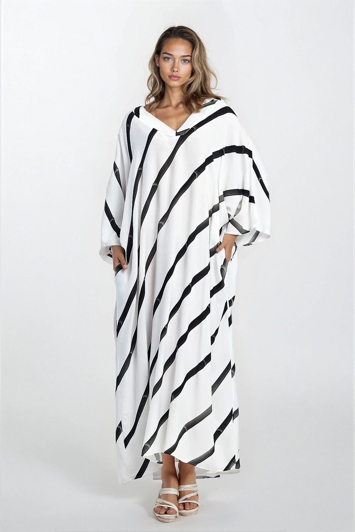 Siyah Çizgi Desenli V Yaka Büyük Beden Viskon Elbise