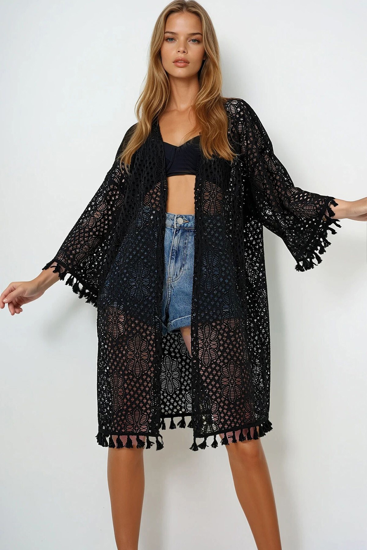 Siyah Delik Ajurlu Püsküllü Kimono