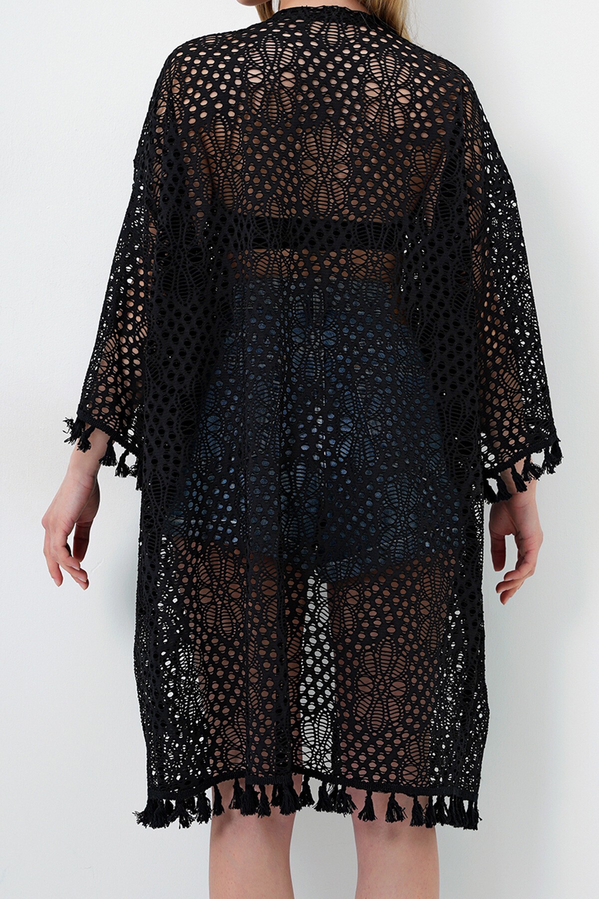 Siyah Delik Ajurlu Püsküllü Kimono