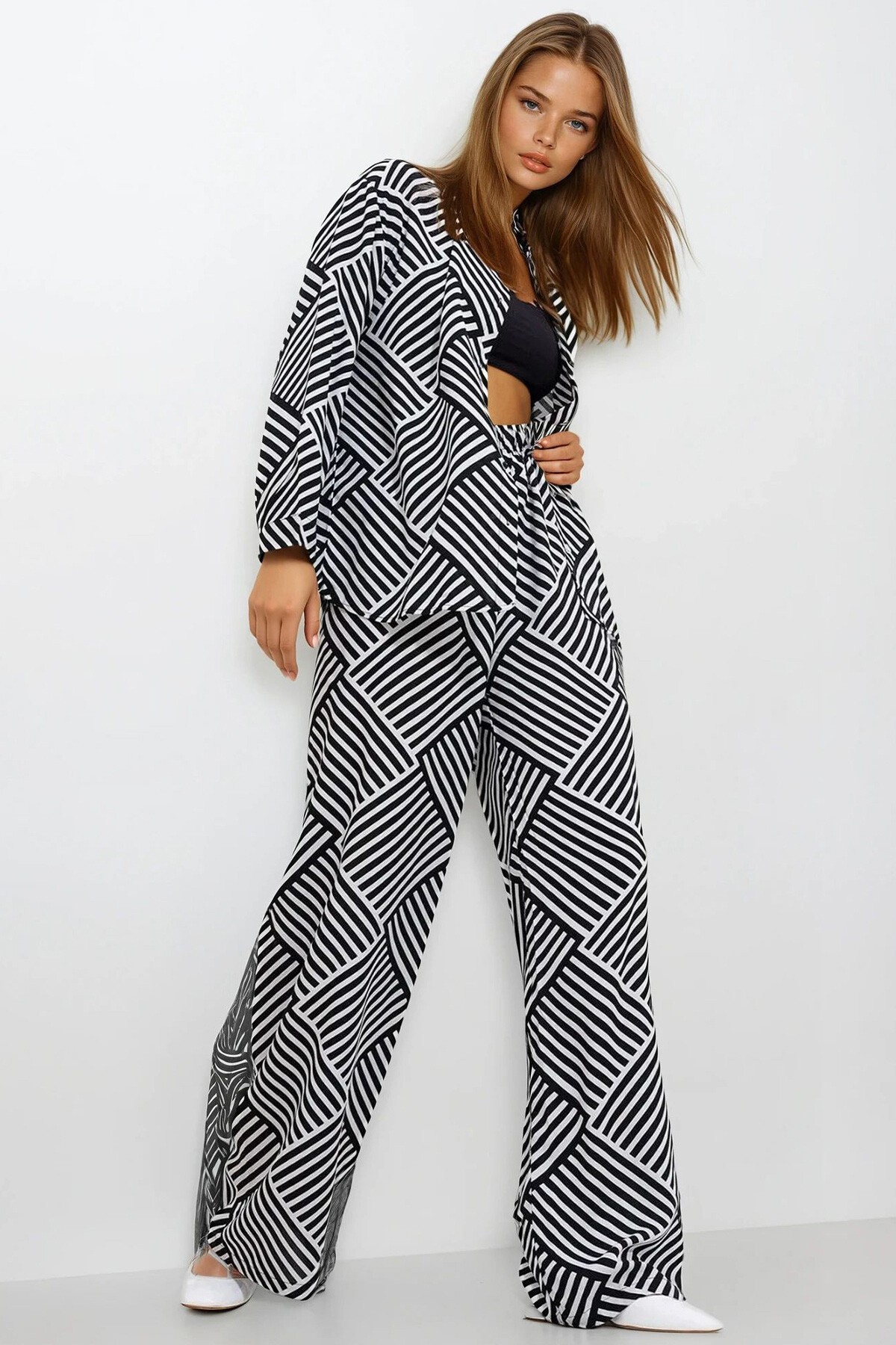 Siyah Desenli Gömlek Ve Pantolonlu Alt Üst Dokuma Takım