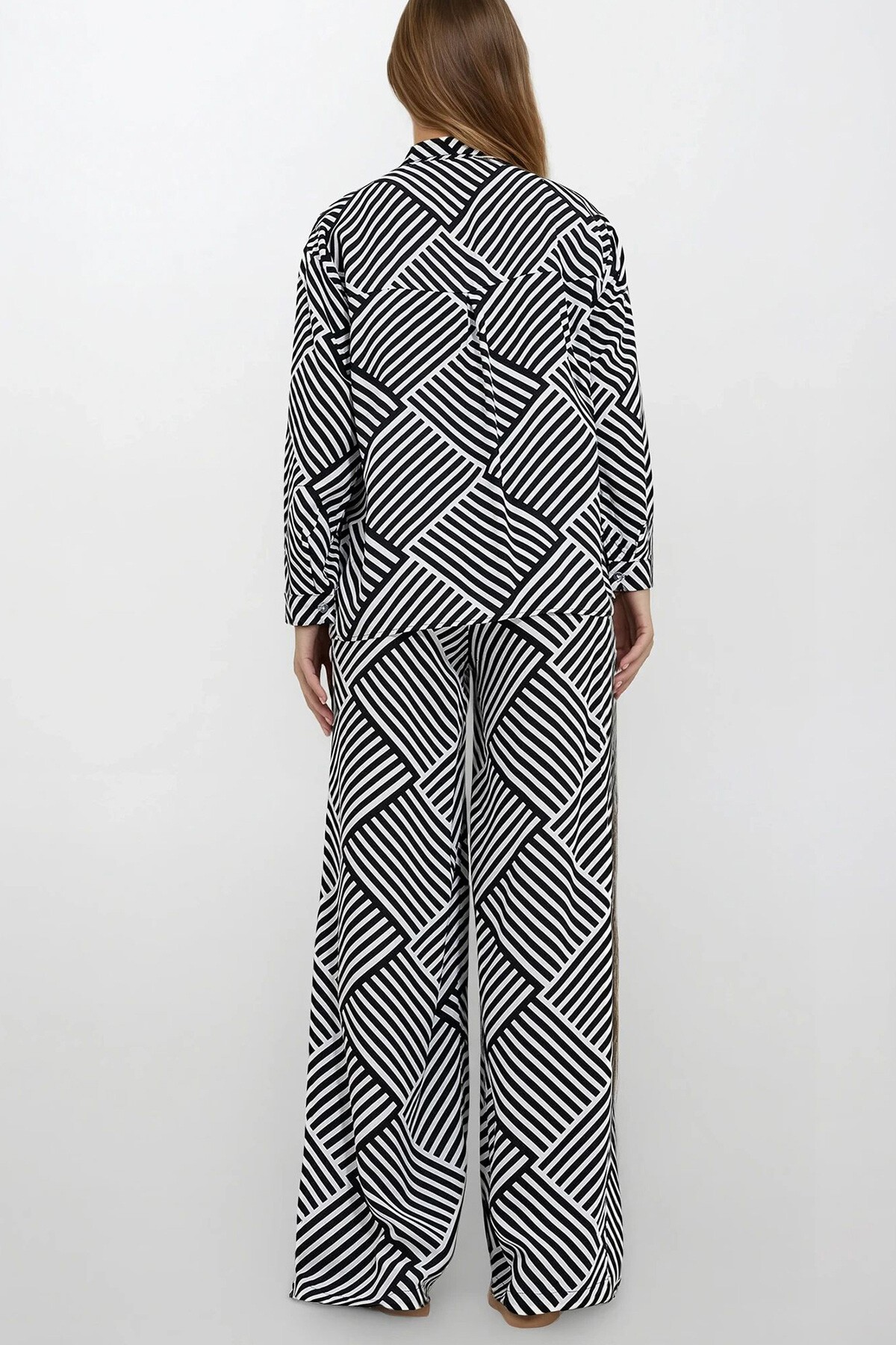 Siyah Desenli Gömlek Ve Pantolonlu Alt Üst Dokuma Takım