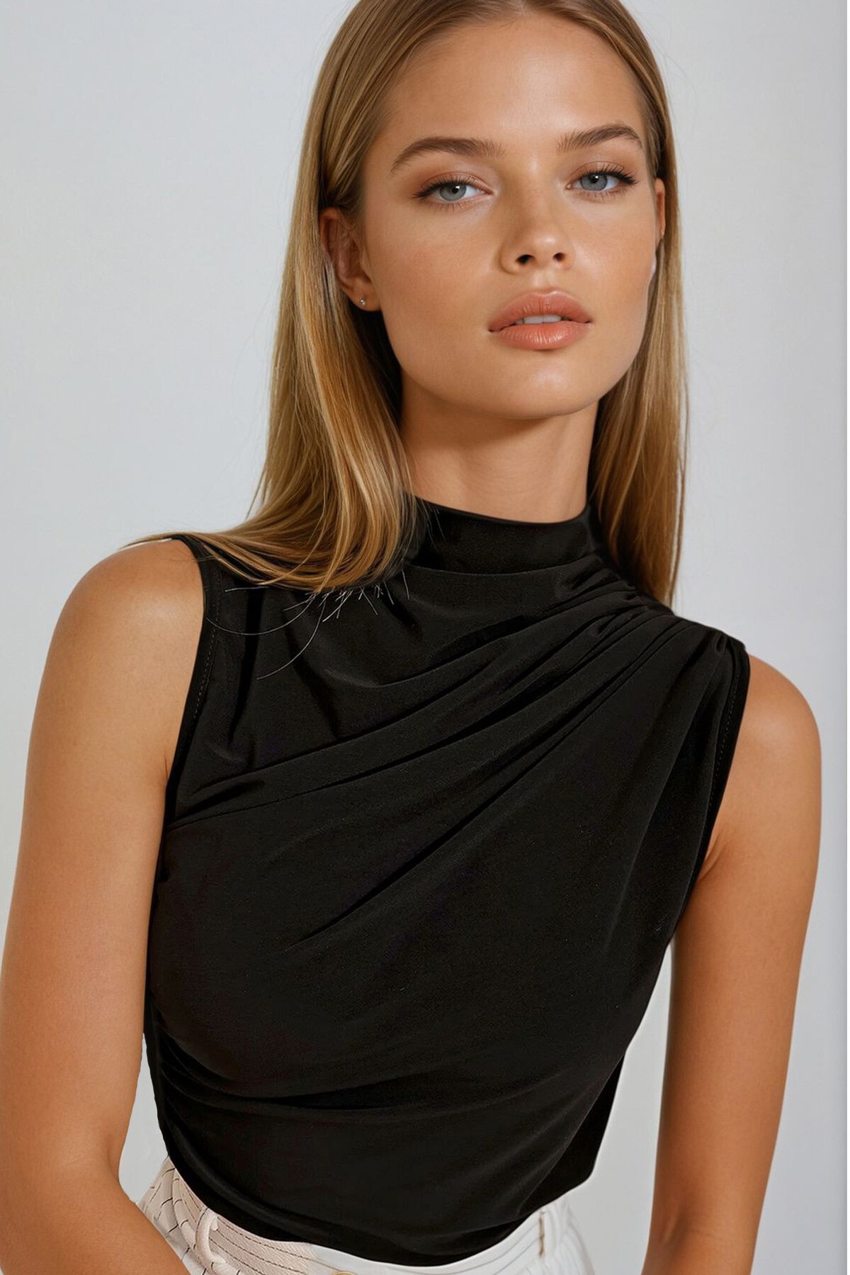 Siyah Dik Yaka Omuz Drapeli Kolsuz Sandy Bluz