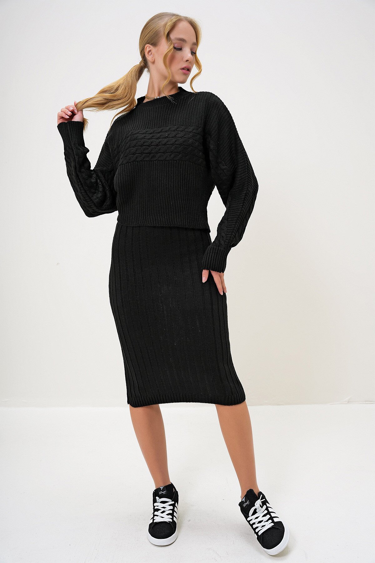 Siyah Dik Yaka Yarasa Kol Crop Kalın Kışlık Kazak Ve Askılı Jile Takım