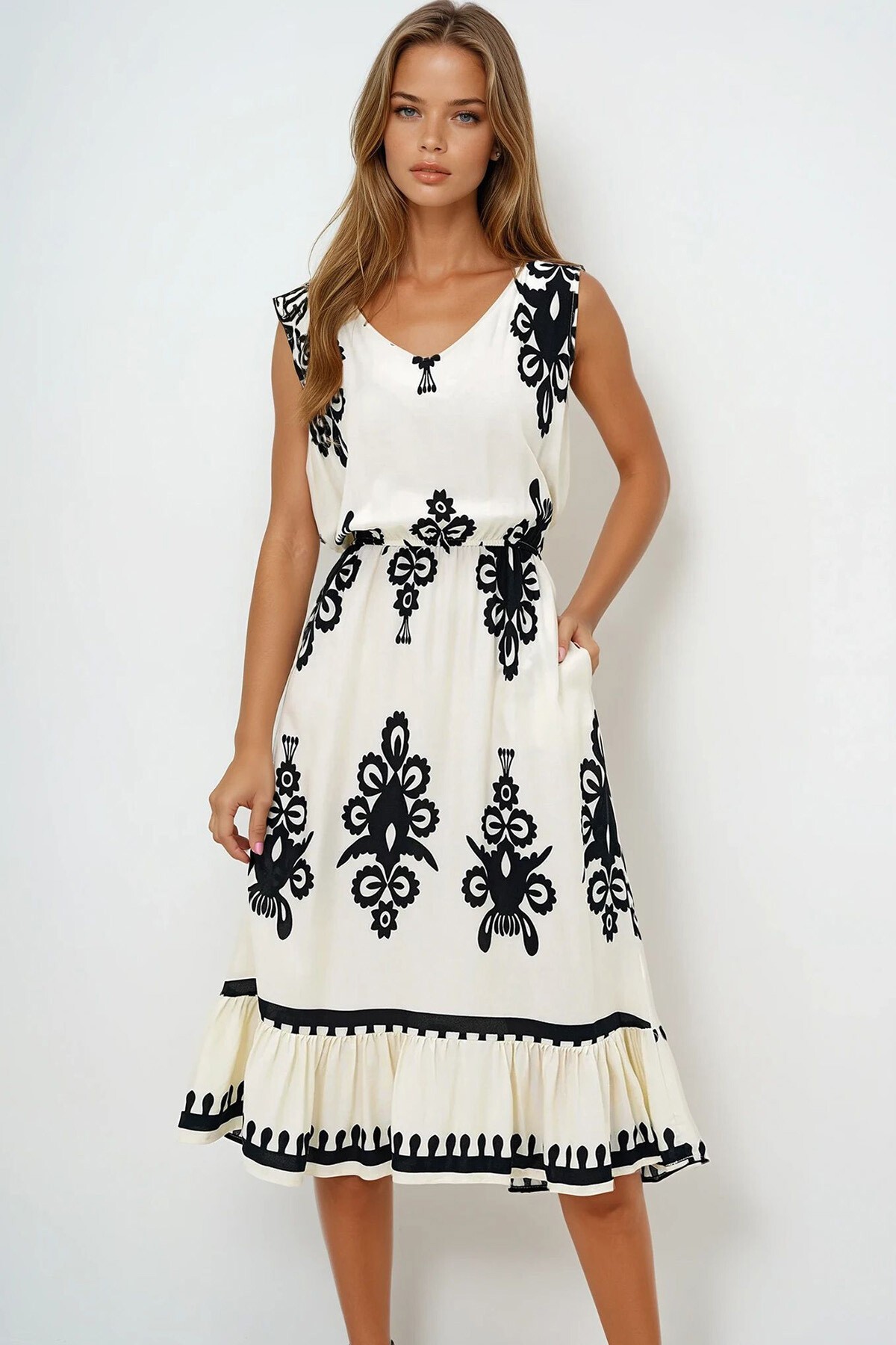 Siyah Ekru Ön Arka V Yaka Desenli Eteği Volanlı Yazlık Dokuma Elbise