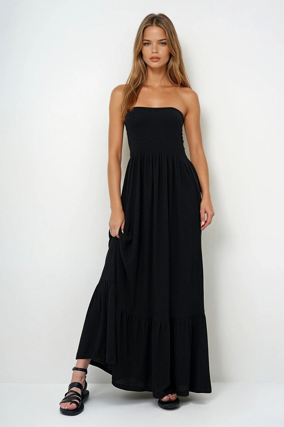 Siyah Eteği Volanlı Yazlık Uzun Straplez Elbise