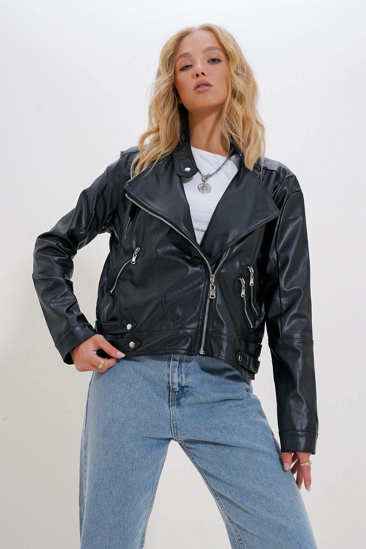 Siyah Fermuarlı Cepli İçi Astarlı Suni Deri Ceket