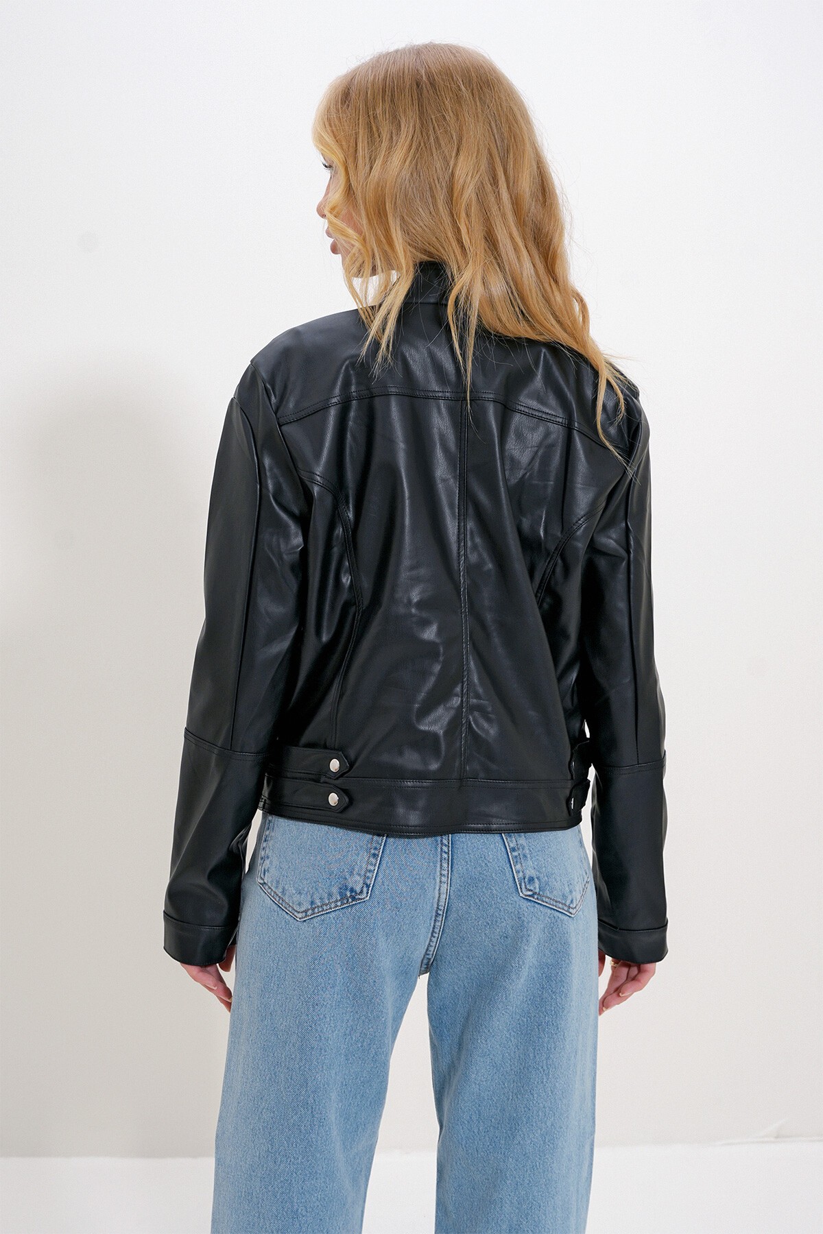 Siyah Fermuarlı Cepli İçi Astarlı Suni Deri Ceket