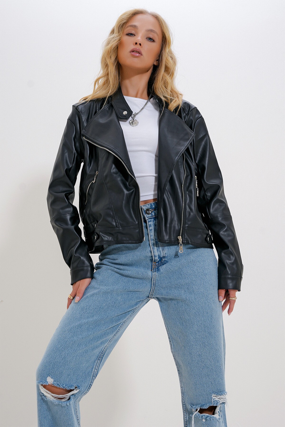 Siyah Fermuarlı Cepli İçi Astarlı Suni Deri Ceket