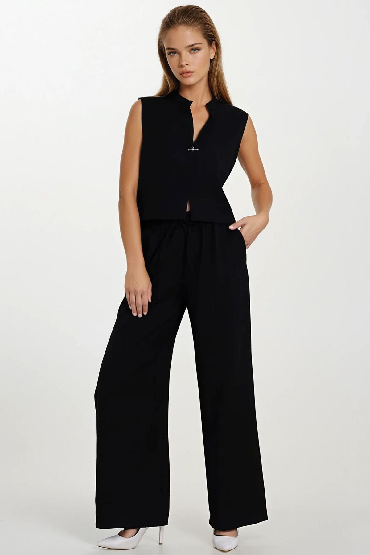 Siyah Hakim Yaka Aksesuar Kapamalı Bluz Ve Bağcıklı Palazzo Pantolon Takım