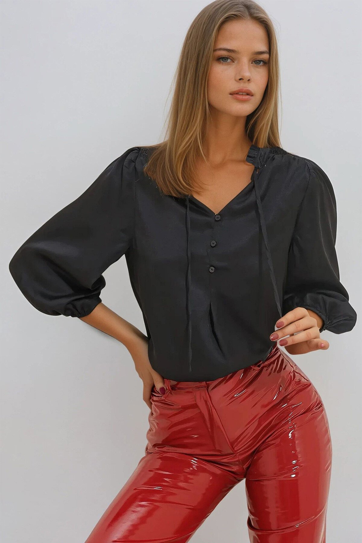 Siyah Hakim Yaka Omuzları Gipeli Balon Kol Düğme Detaylı Saten Bluz