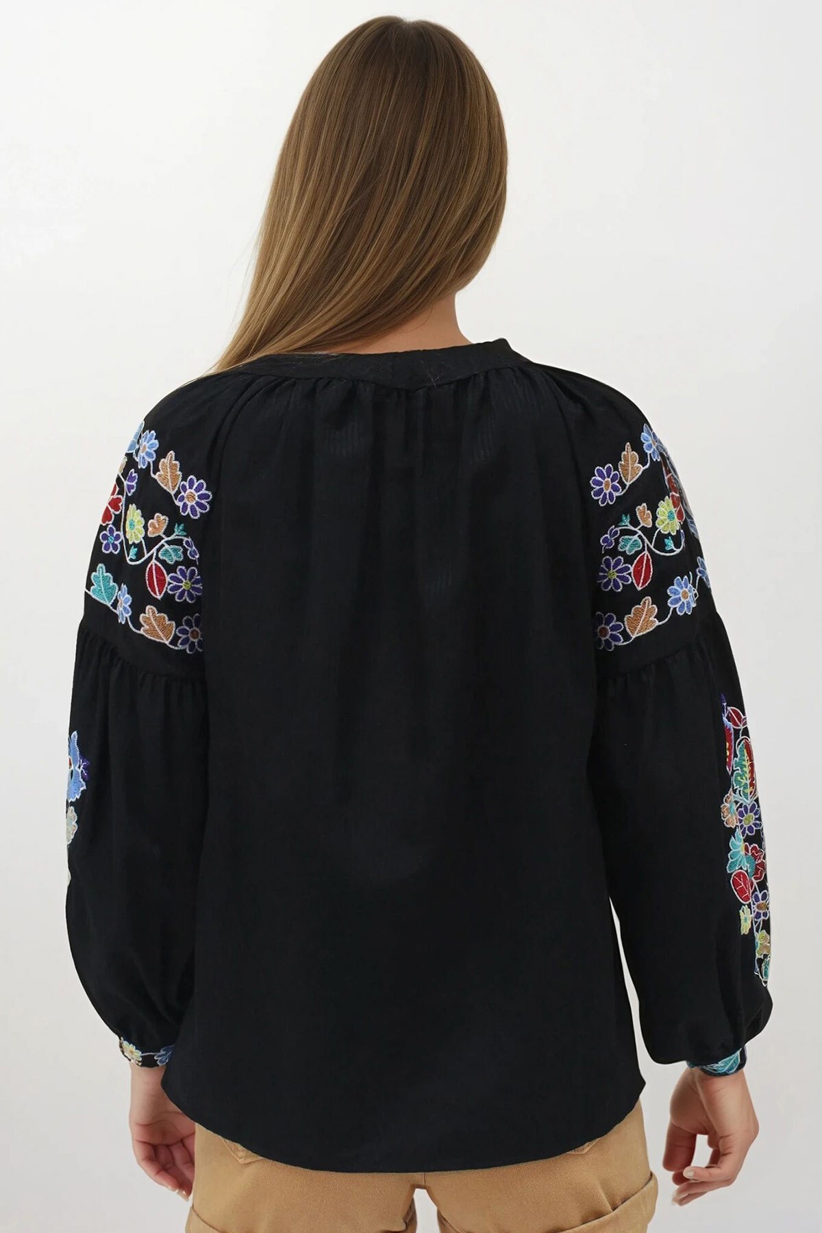 Siyah Hakim Yaka Püskül Bağcıklı Nakışlı Armürlü Dokuma Gömlek