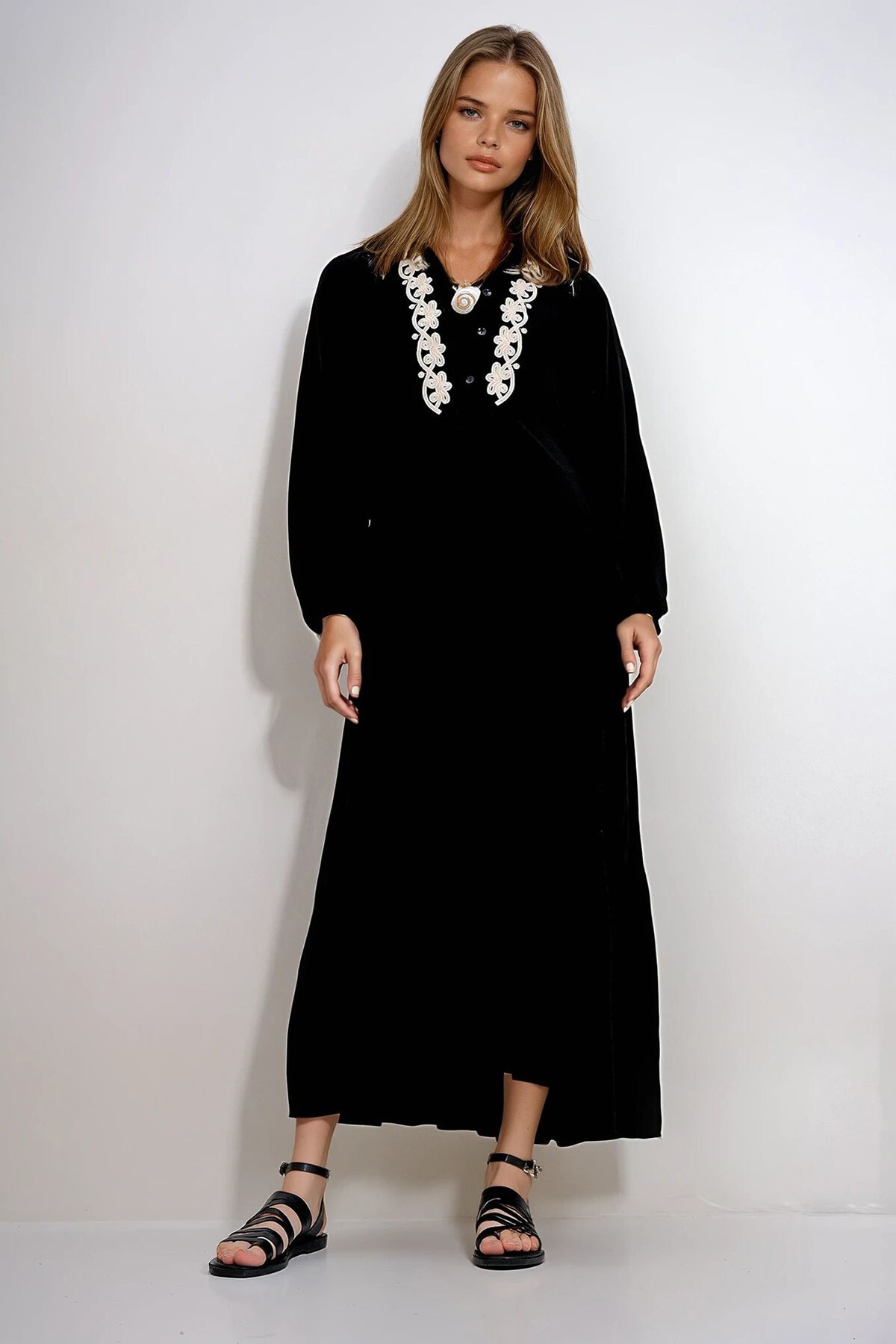 Siyah Hakim Yaka Robası Düğmeli Kat Kat Volanlı Nakışlı Balon Kol Dokuma Elbise