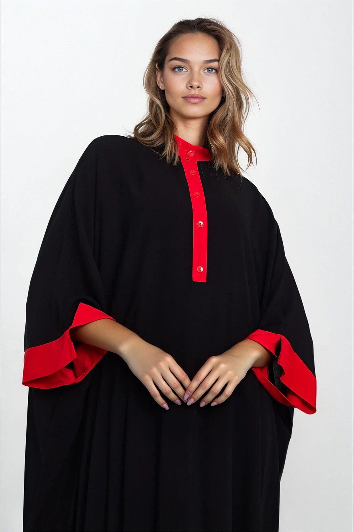 Siyah Hakim Yaka Yarım Patlı Yırtmaçlı Nakış İşlemeli  Büyük Beden Elbise