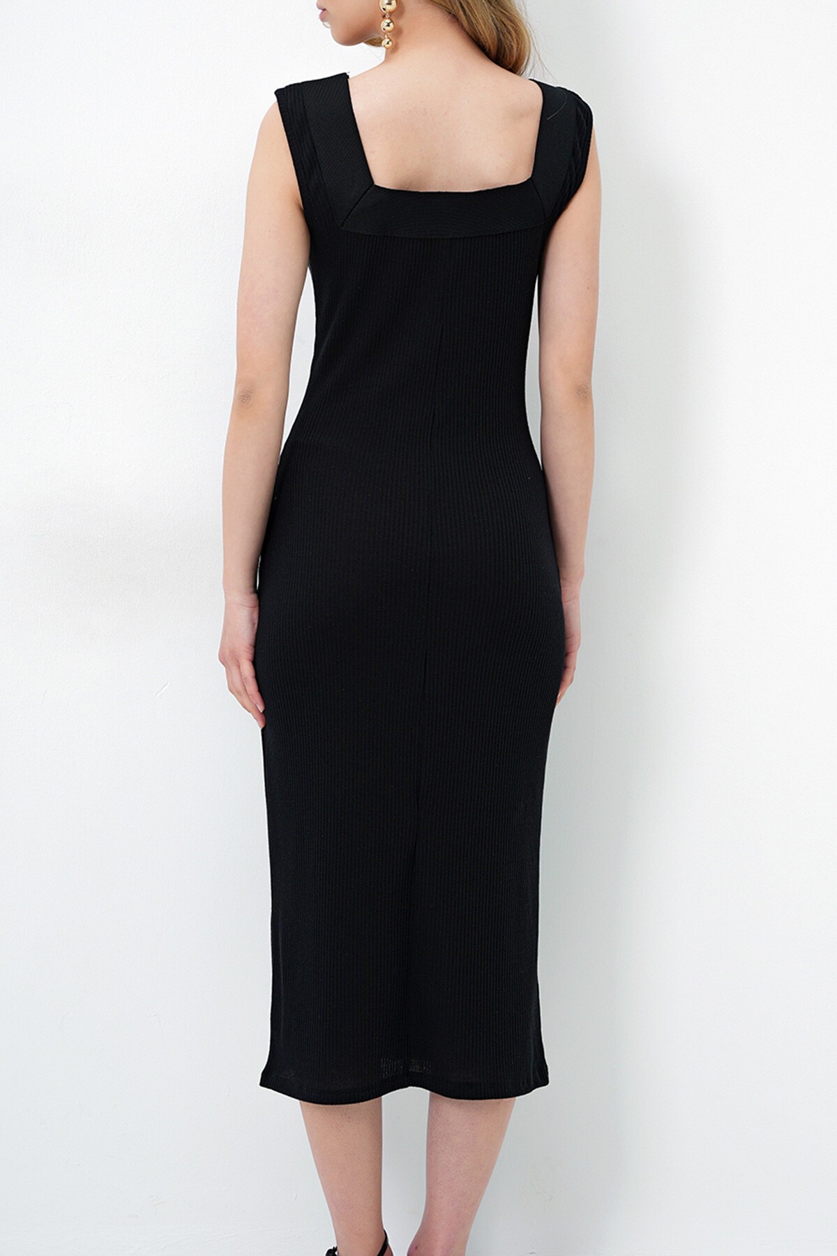 Siyah Kare Yaka Dokulu Maxi Boy Kolsuz Elbise