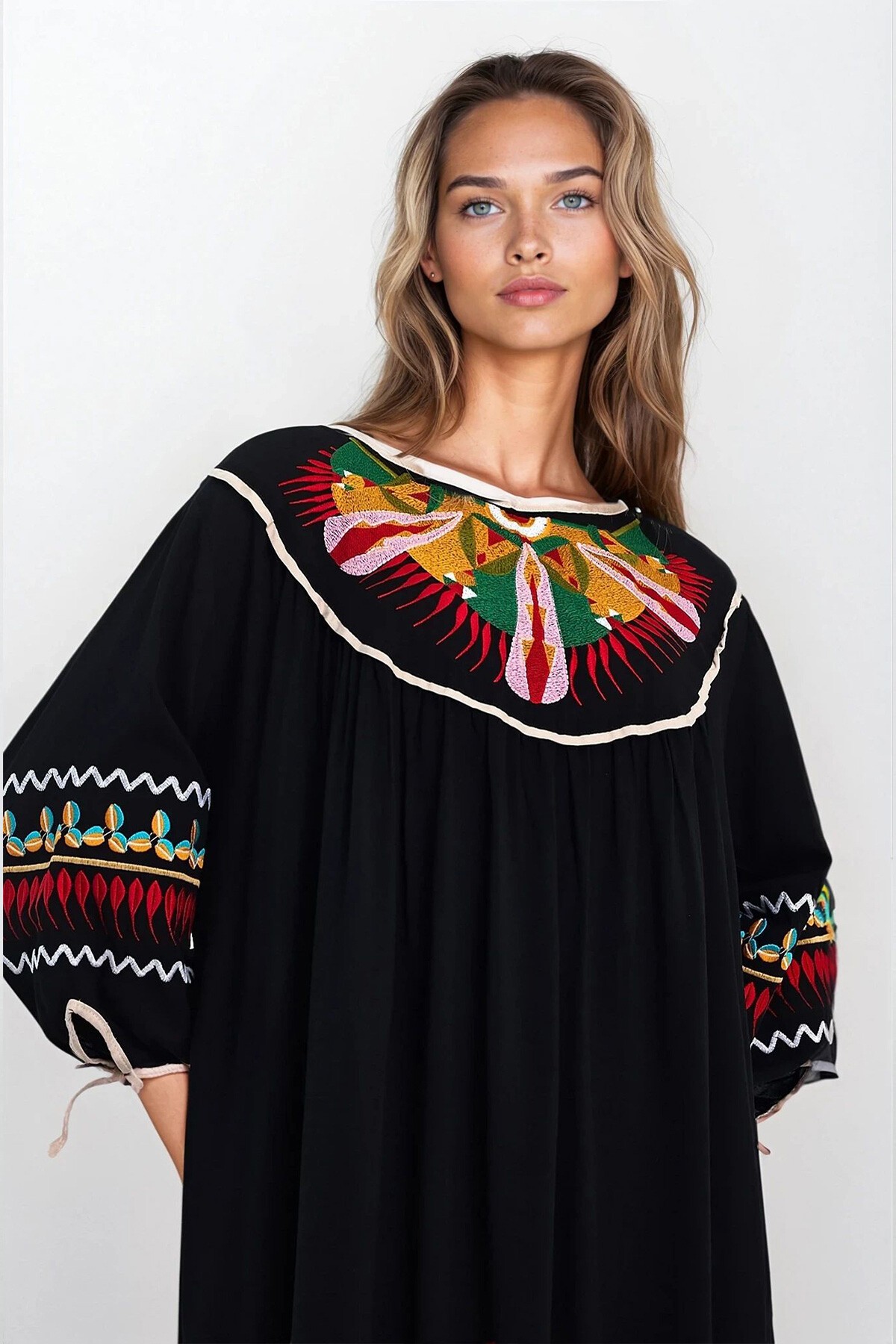 Siyah Kayık Yaka Kurdela Detaylı Büyük Beden Viskon Elbise