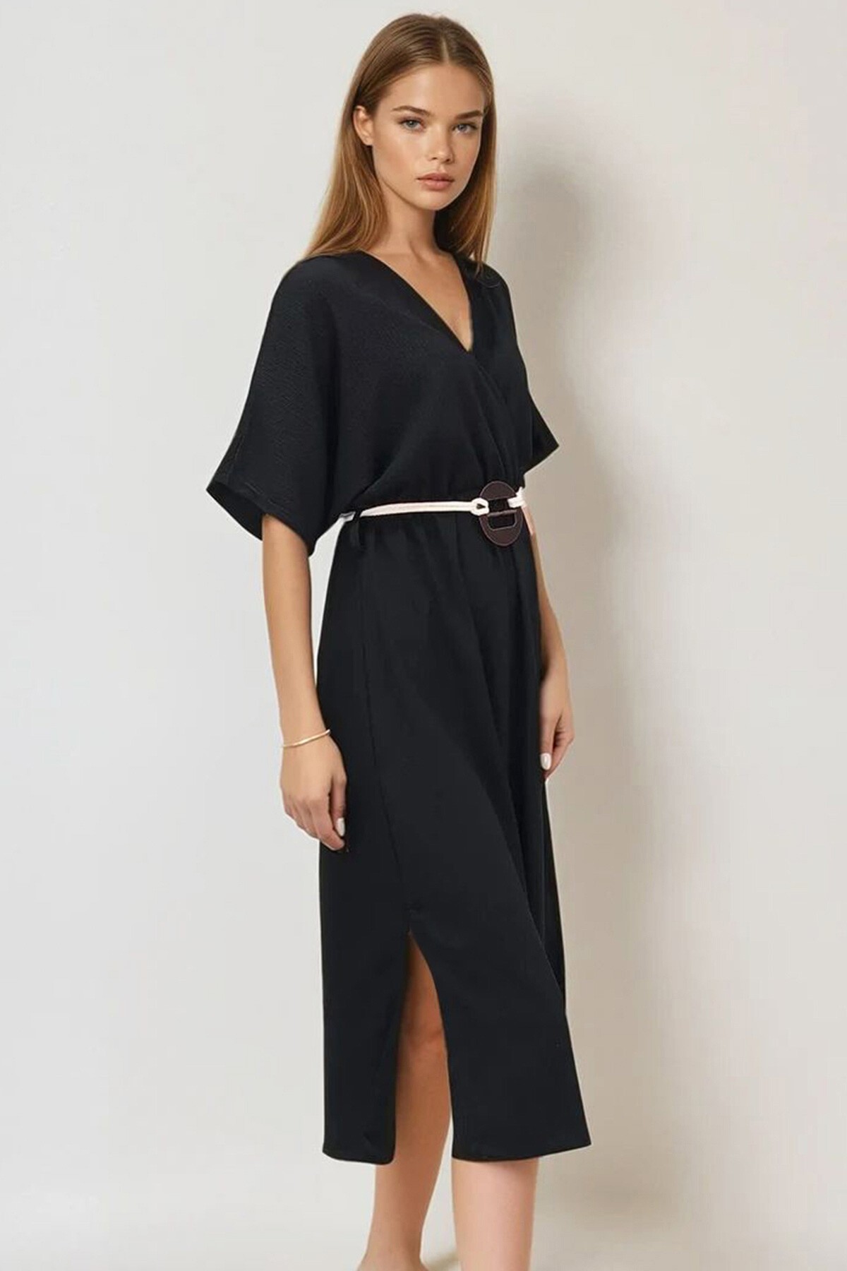 Siyah Kruvaze Yaka Beli Kemerli Midiboy Elbise