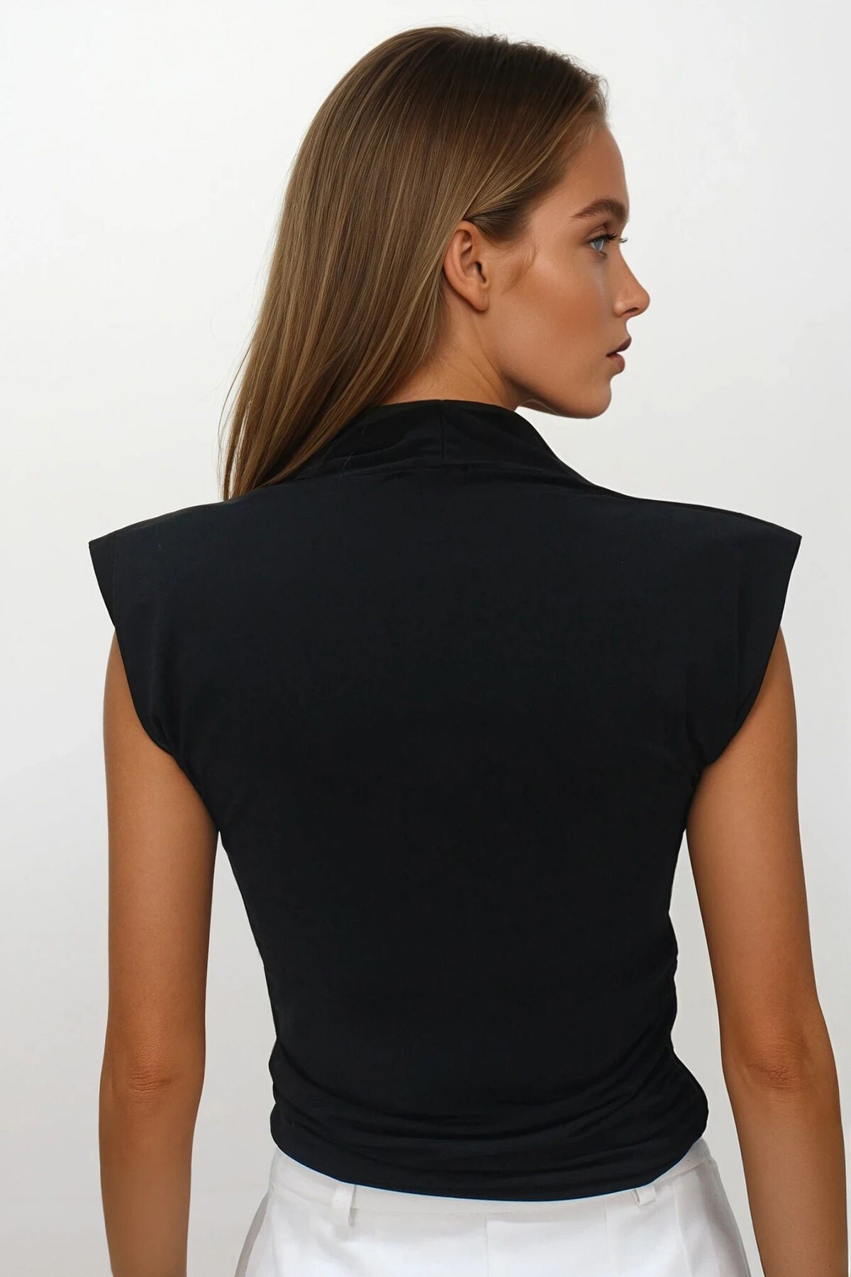 Siyah Kruvaze Yaka Vatkalı Yanı Büzgülü Bluz