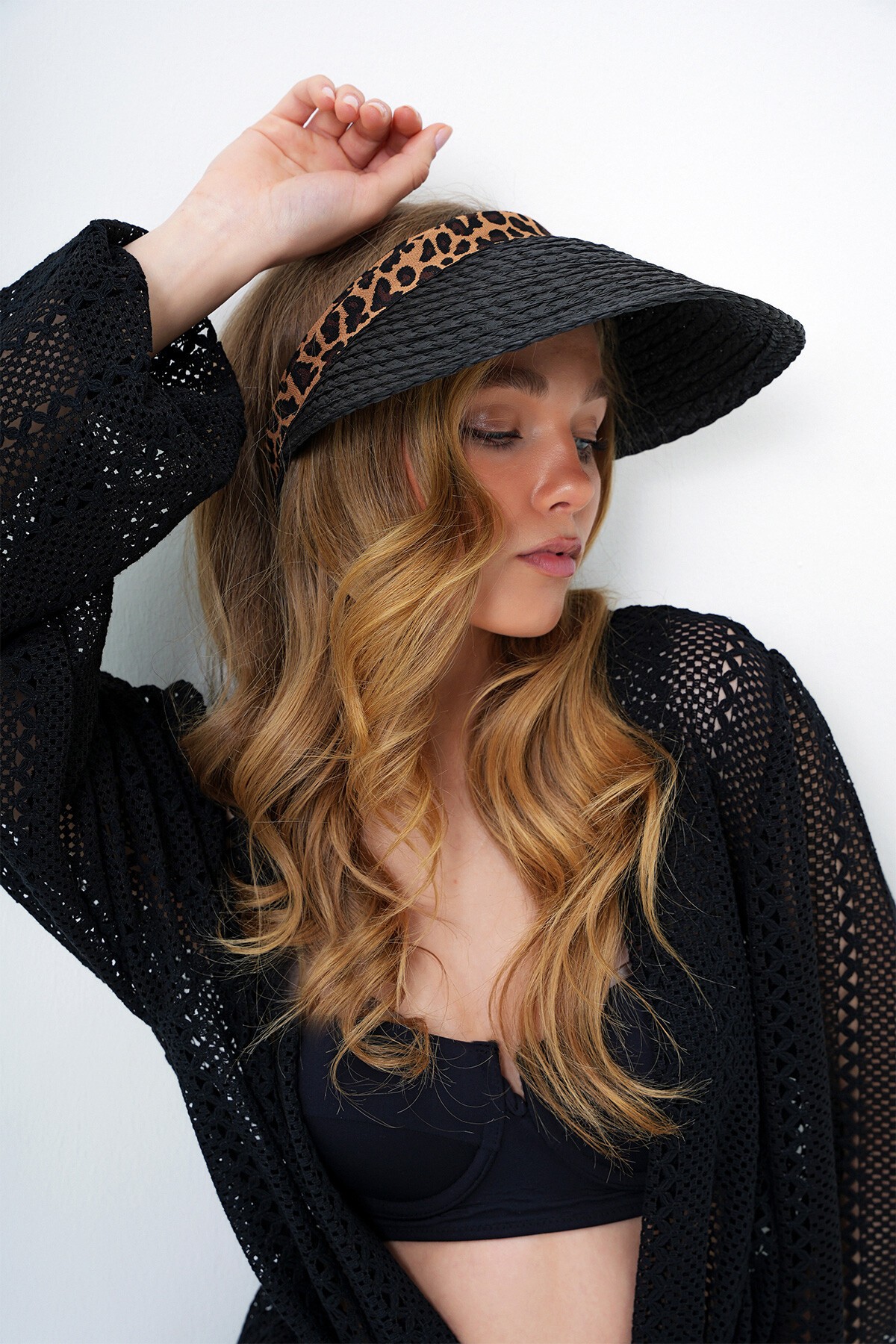 Siyah Leopar Desenli Hasır Siperli Vizör Şapka