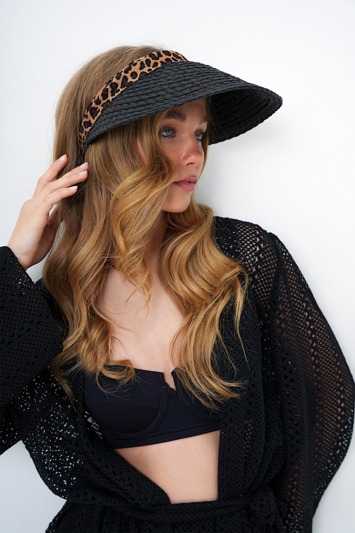 Siyah Leopar Desenli Hasır Siperli Vizör Şapka