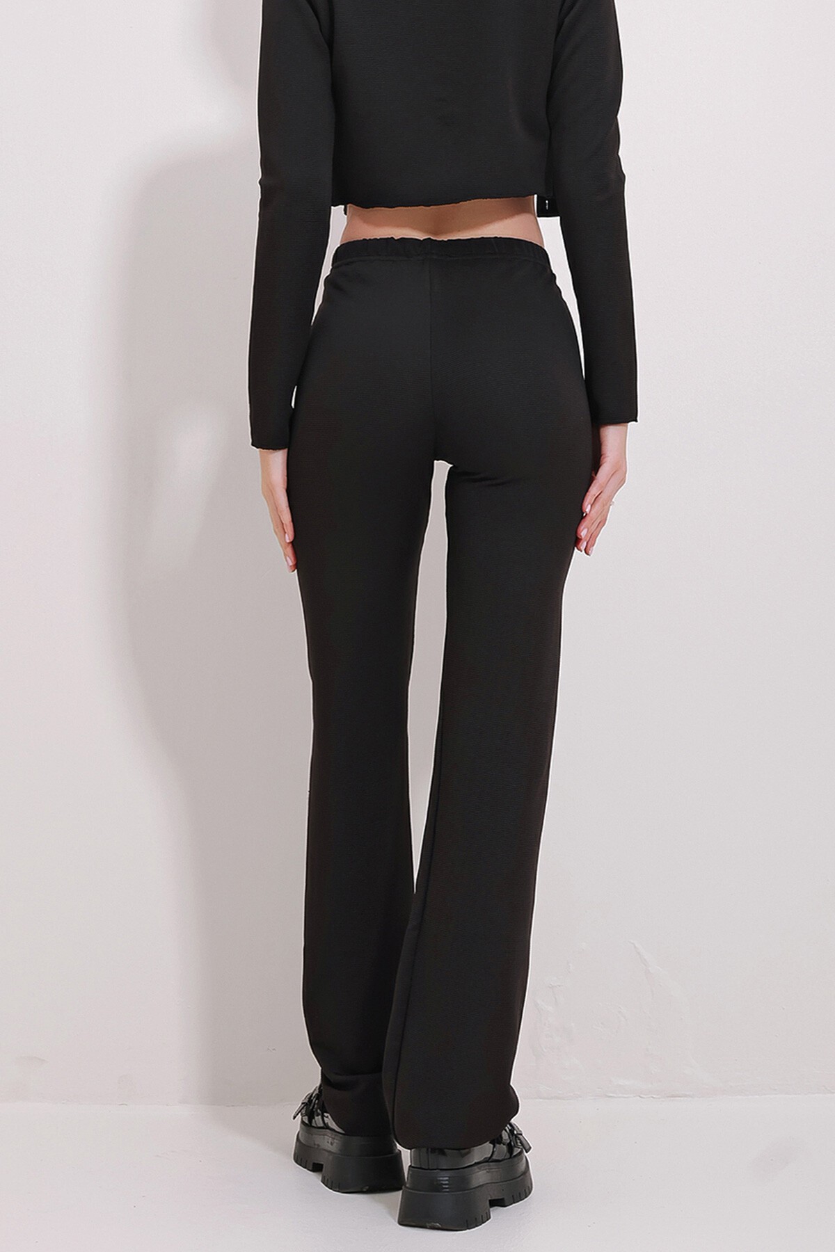 Siyah Likralı Örme Crop Hırka Ve Palazzo Pantolon Takım