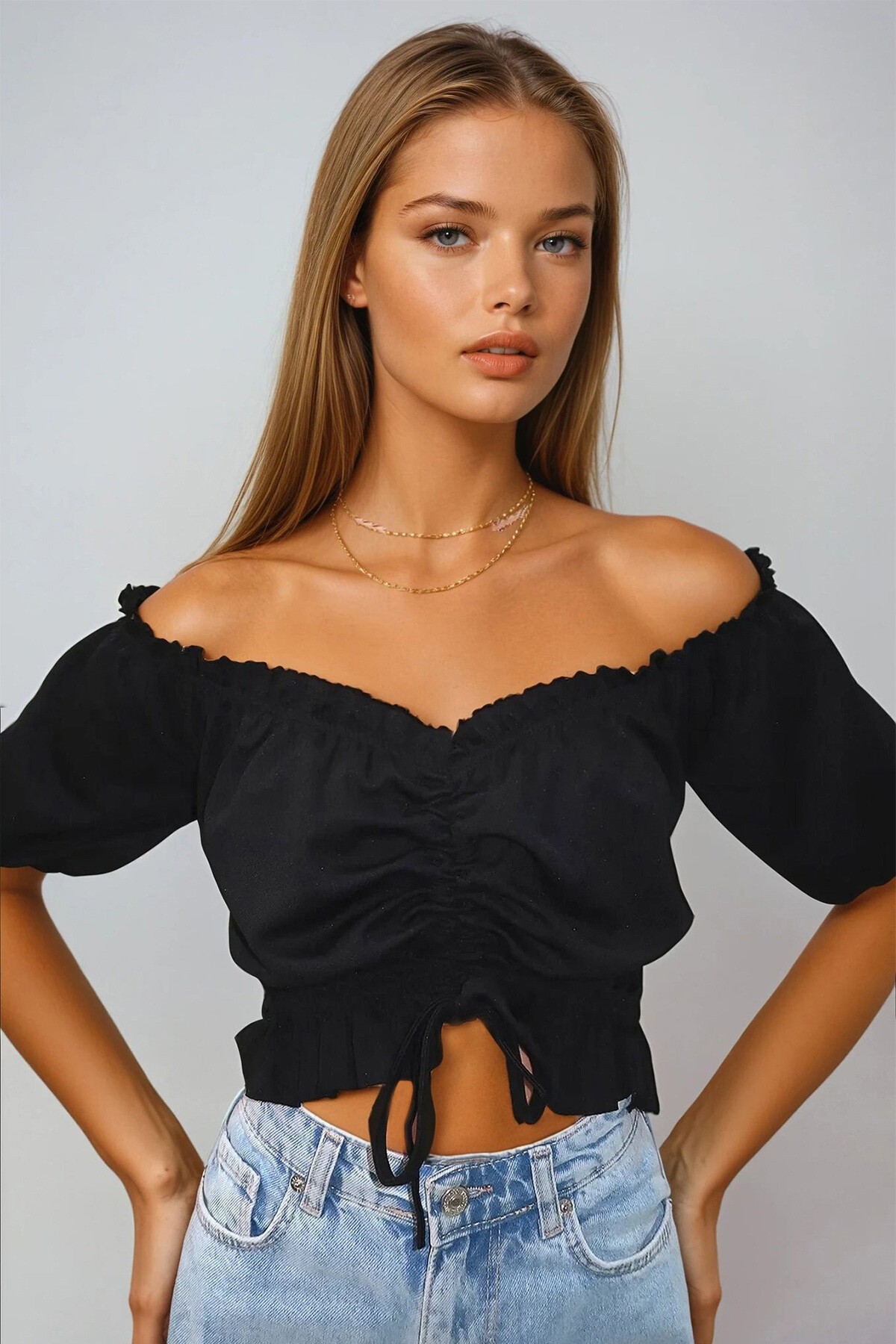 Siyah Madonna Yaka Beli Ve Kolları Lastikli Önü Büzgülü Crop Dokuma Bluz