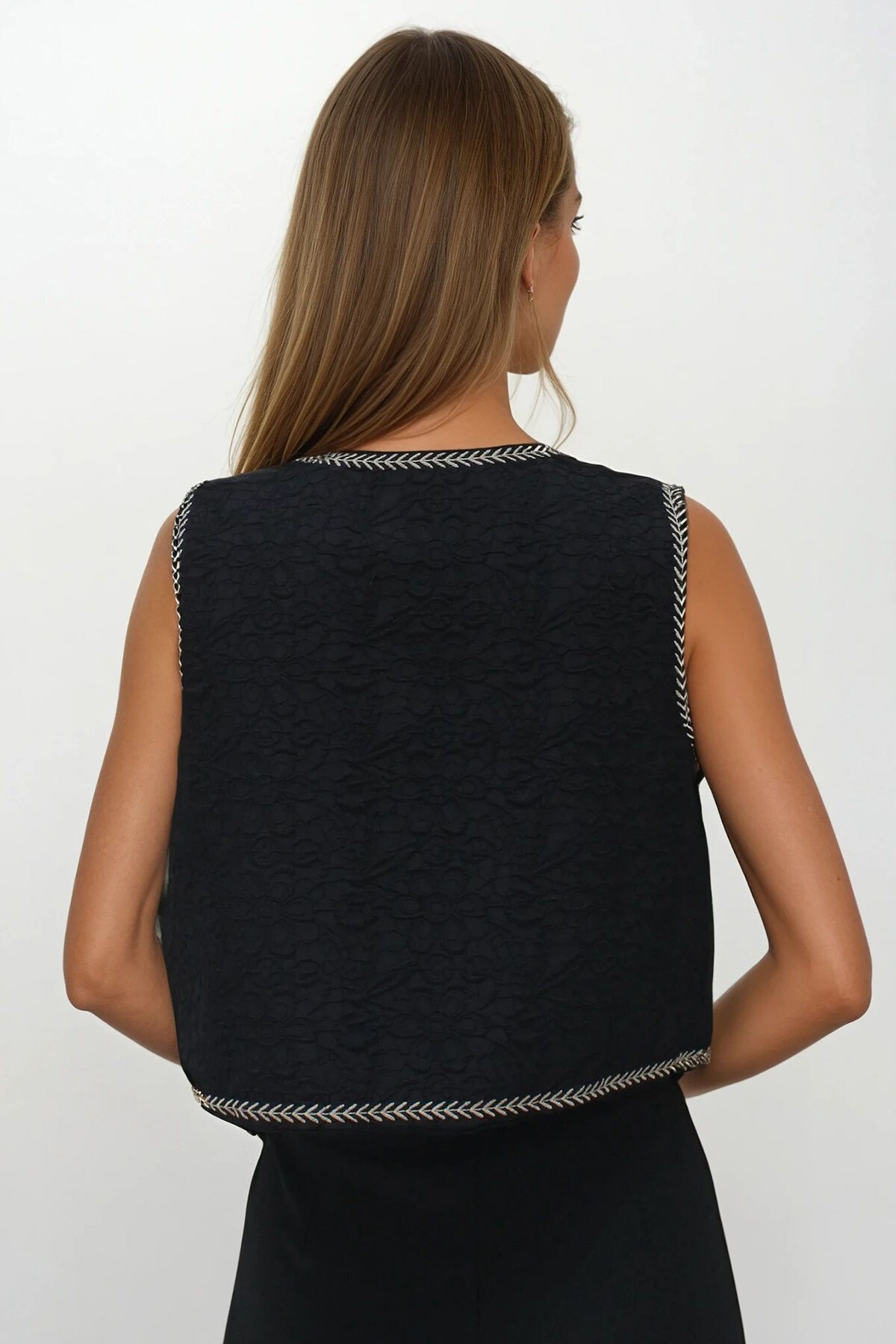 Siyah Nakış Detaylı Astarlı Dokulu Crop Yelek