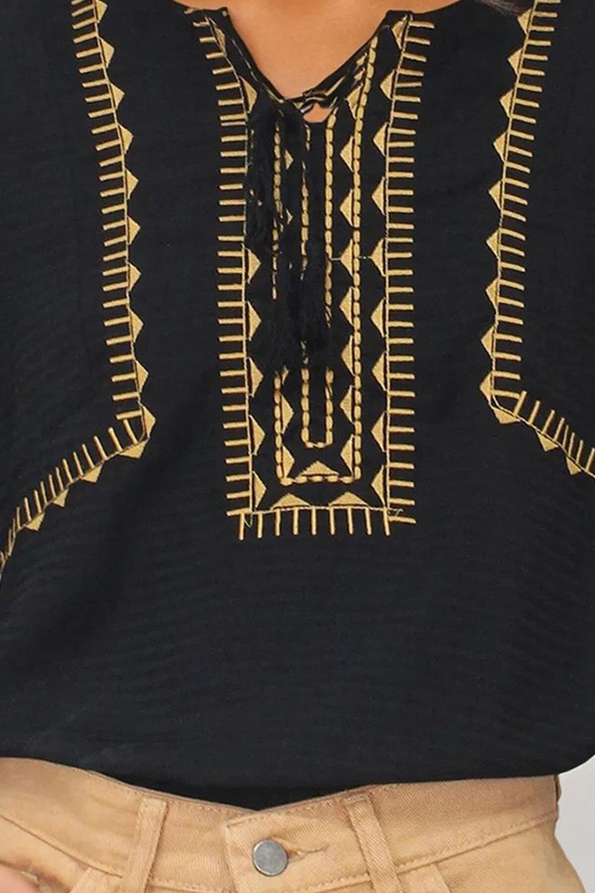 Siyah Nakışlı Armürlü Bağcık Detaylı Bluz