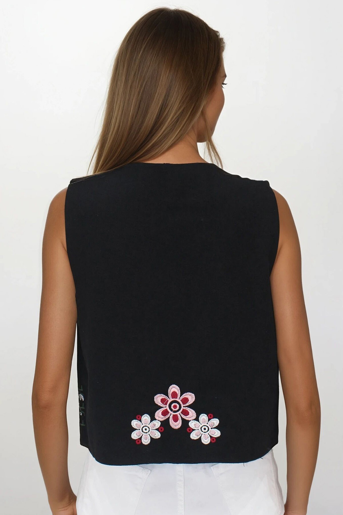 Siyah Nakışlı Bağcık Detaylı Tasarım Ham Keten Yelek