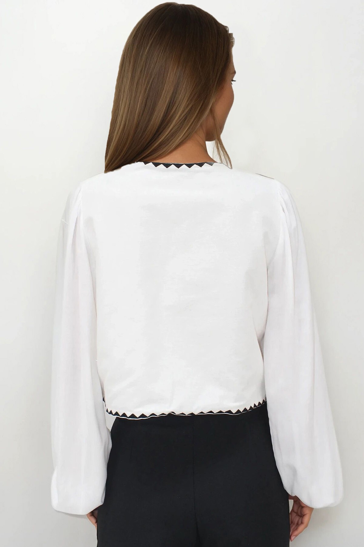 Siyah Nakışlı Bağlamalı Ceten Crop Ceket