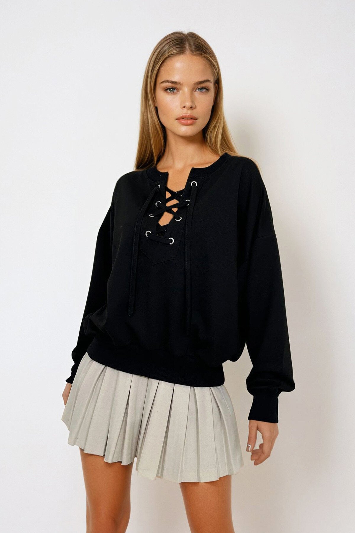 Siyah Önü Bağcıklı Oversıze Sweatshirt