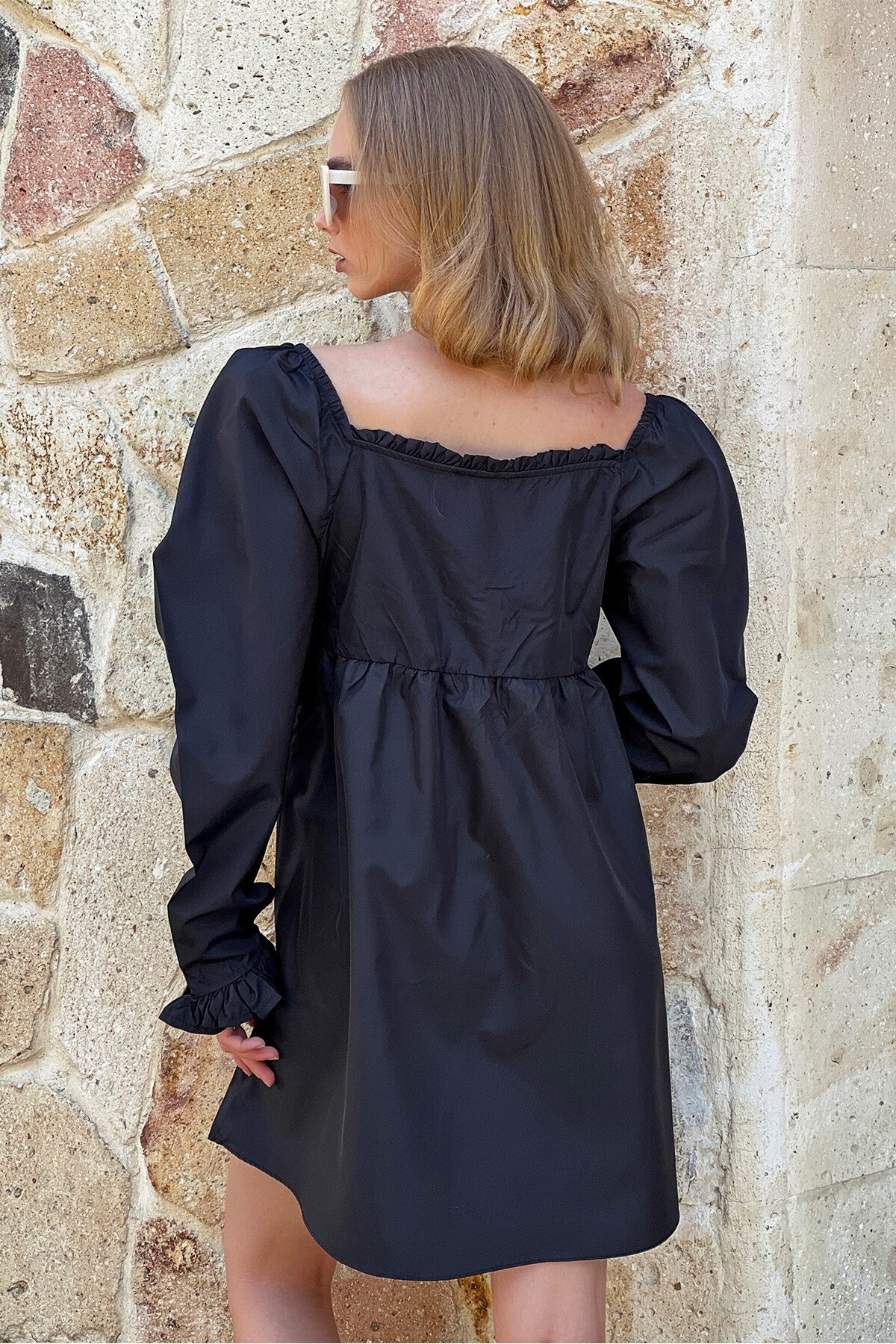 Siyah Öpücük Yaka Prenses Kol Fisto İşlemeli Mini Boy Elbise