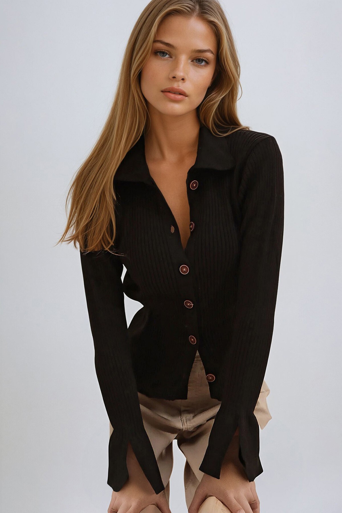 Siyah Polo Yaka Önü Düğmeli Fitilli Kolları Balenli Triko Bluz