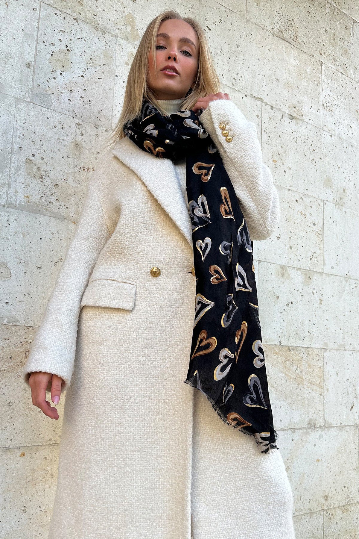 Siyah Püskül Detaylı Desenli Şal