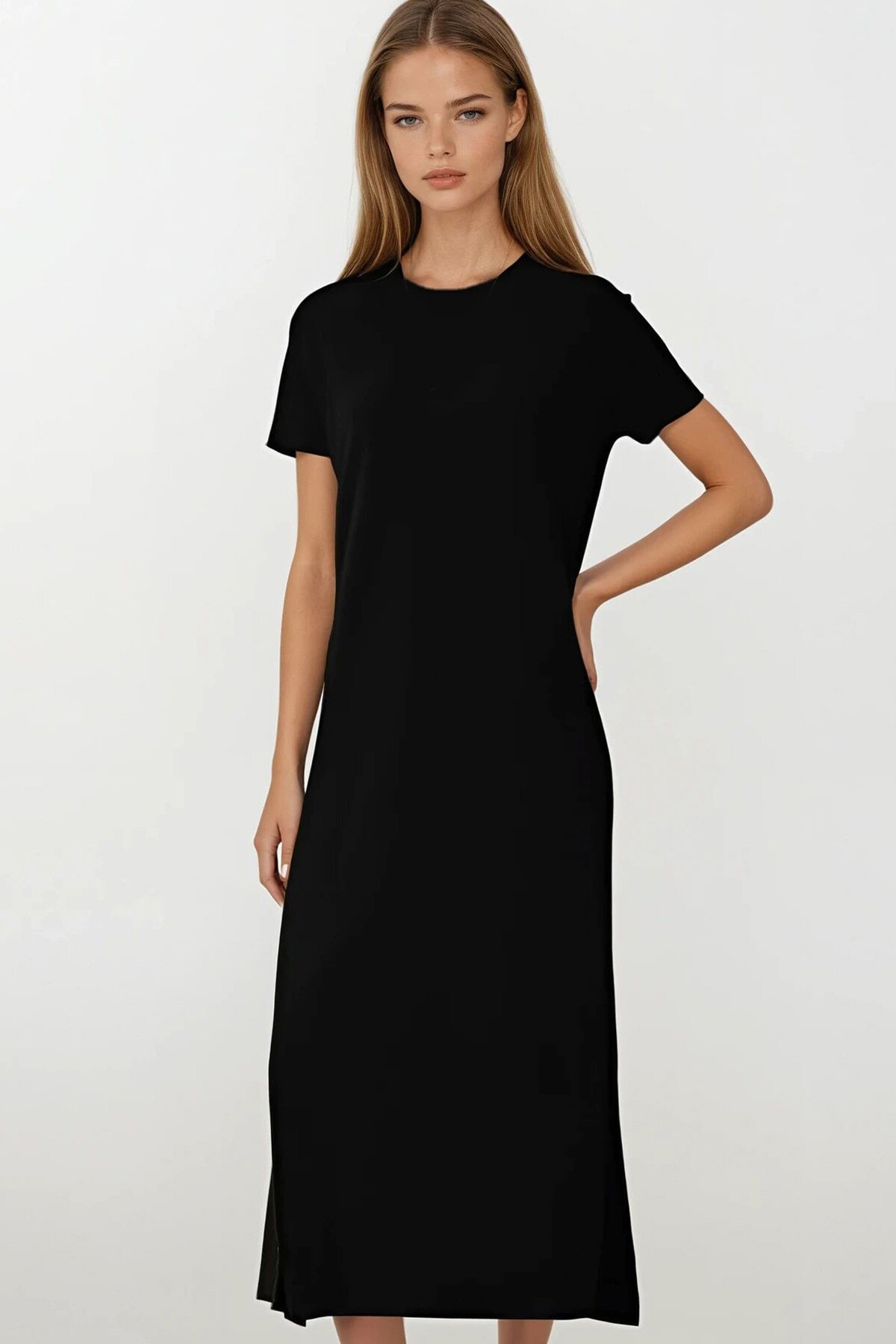 Siyah Rahat Kesim Yırtmaç Detaylı Maxi Boy Elbise