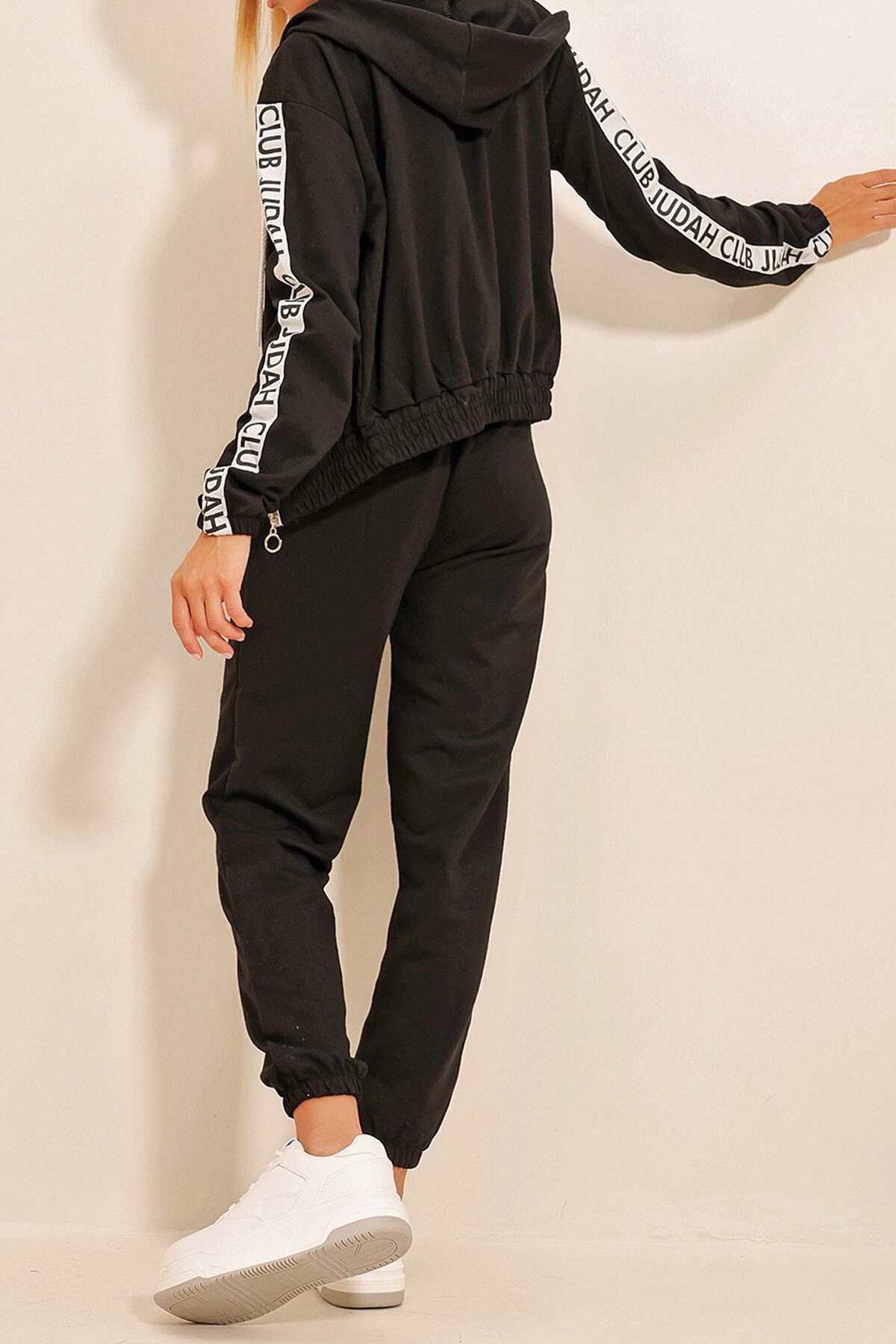 Siyah Şeritli Üçlü Eşofman Takım