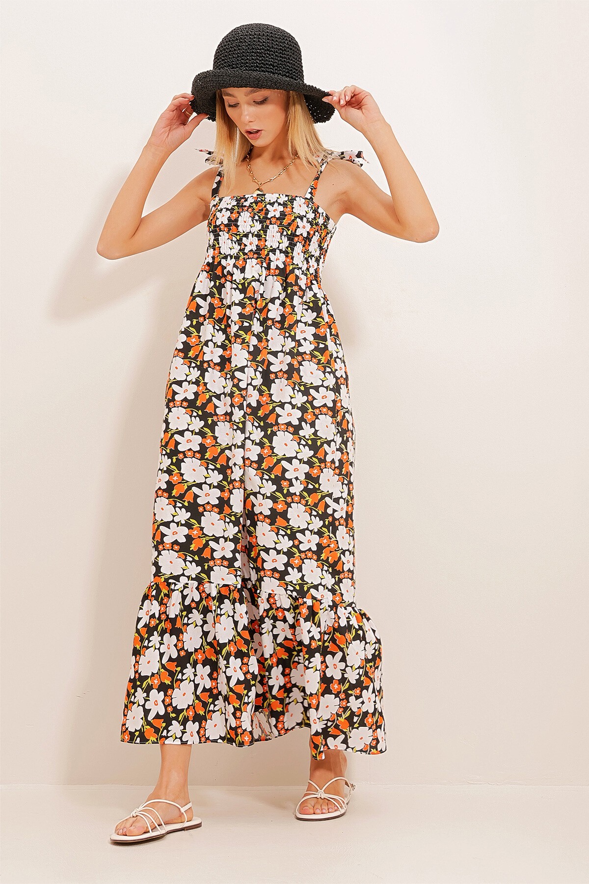 Siyah Turuncu İp Askılı Gipeli Etek Ucu Volanlı Çiçek Desenli Poplin Elbise