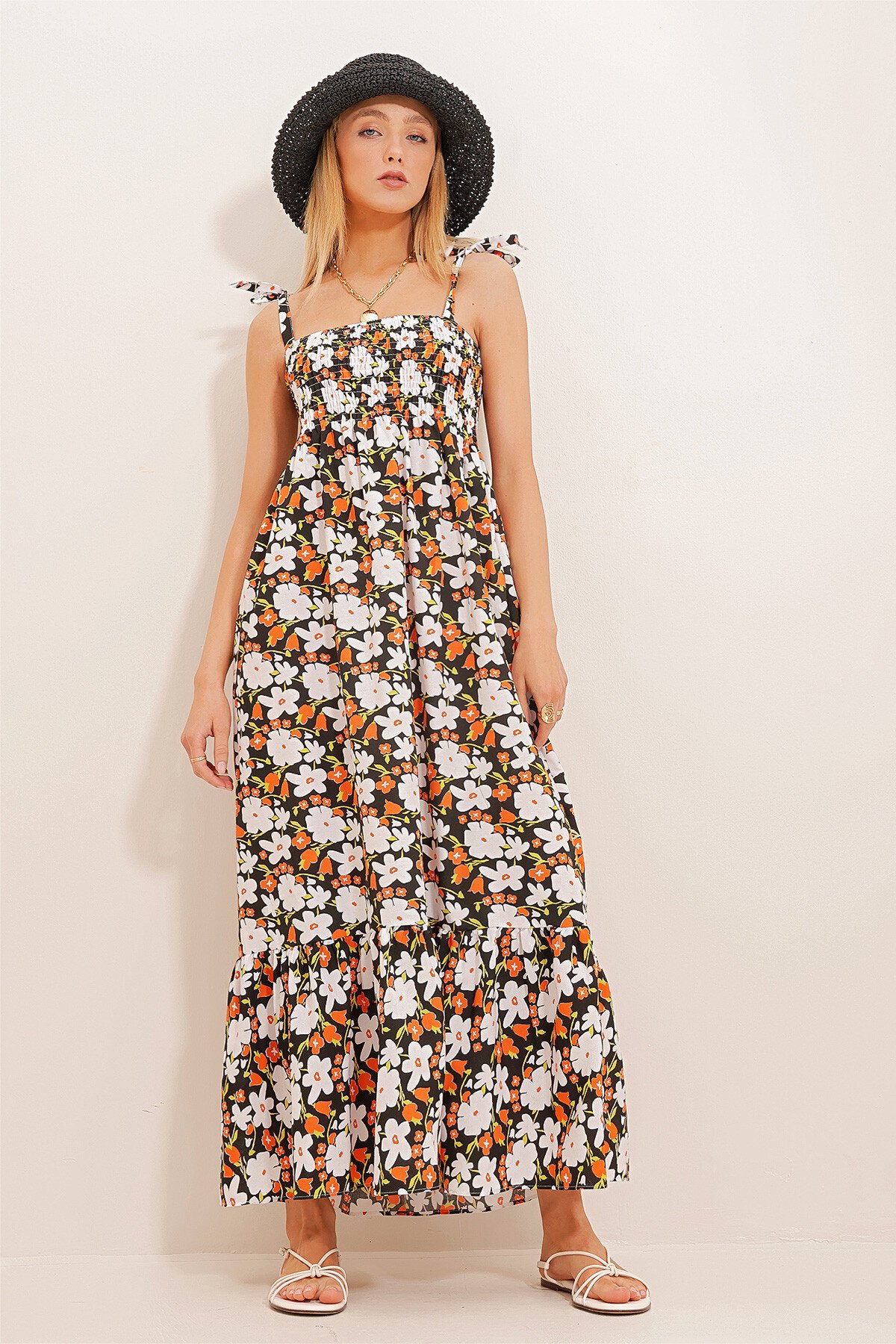 Siyah Turuncu İp Askılı Gipeli Etek Ucu Volanlı Çiçek Desenli Poplin Elbise