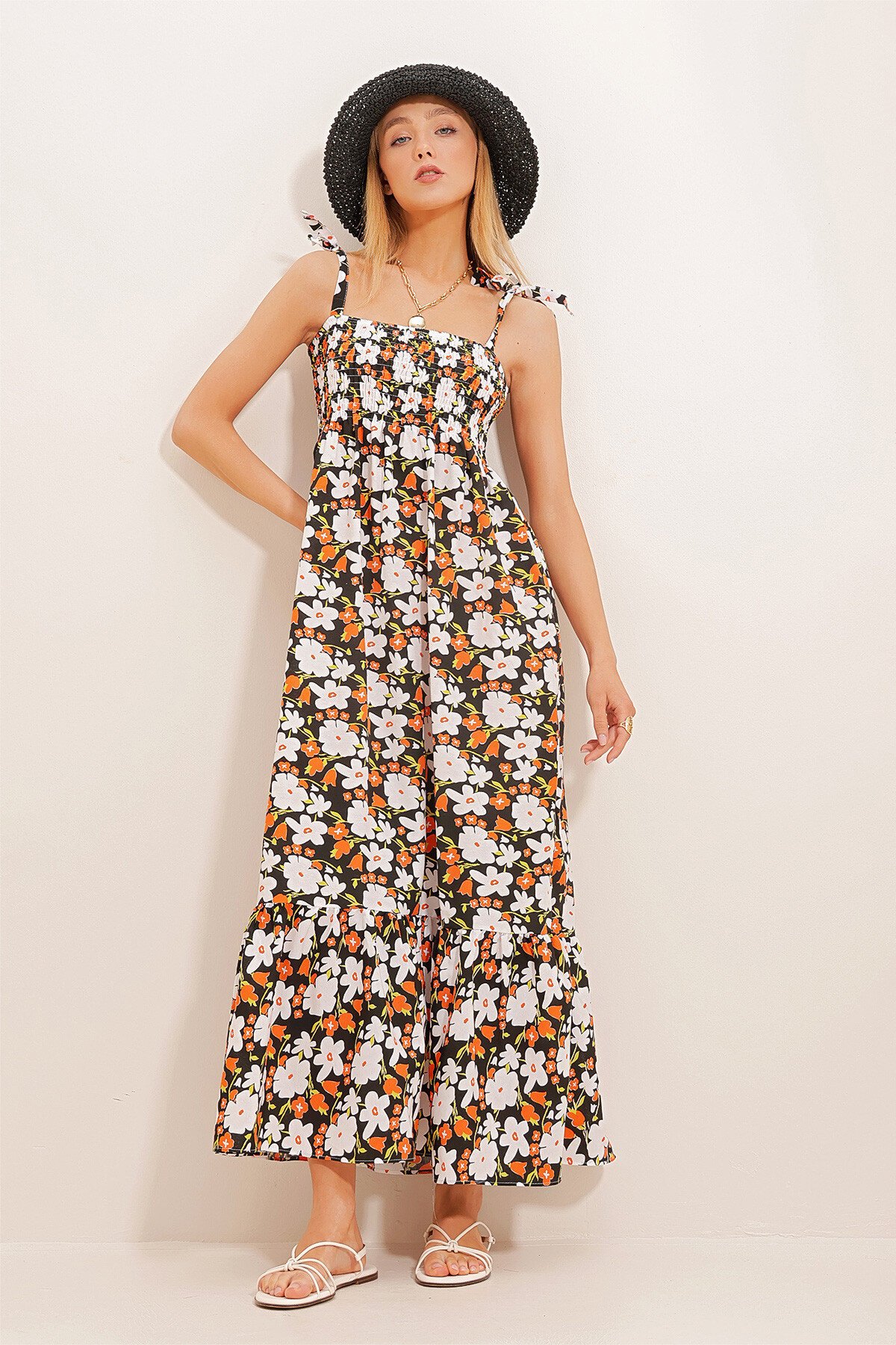 Siyah Turuncu İp Askılı Gipeli Etek Ucu Volanlı Çiçek Desenli Poplin Elbise